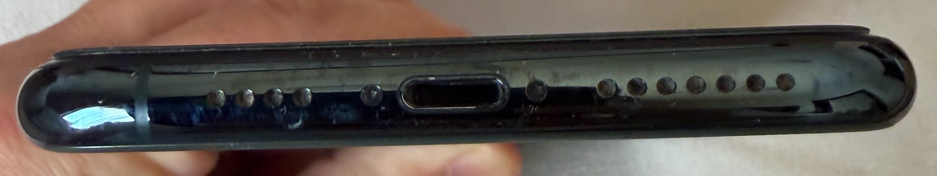 iPhone 11 Pro Max in Excellent condition  - Image 5