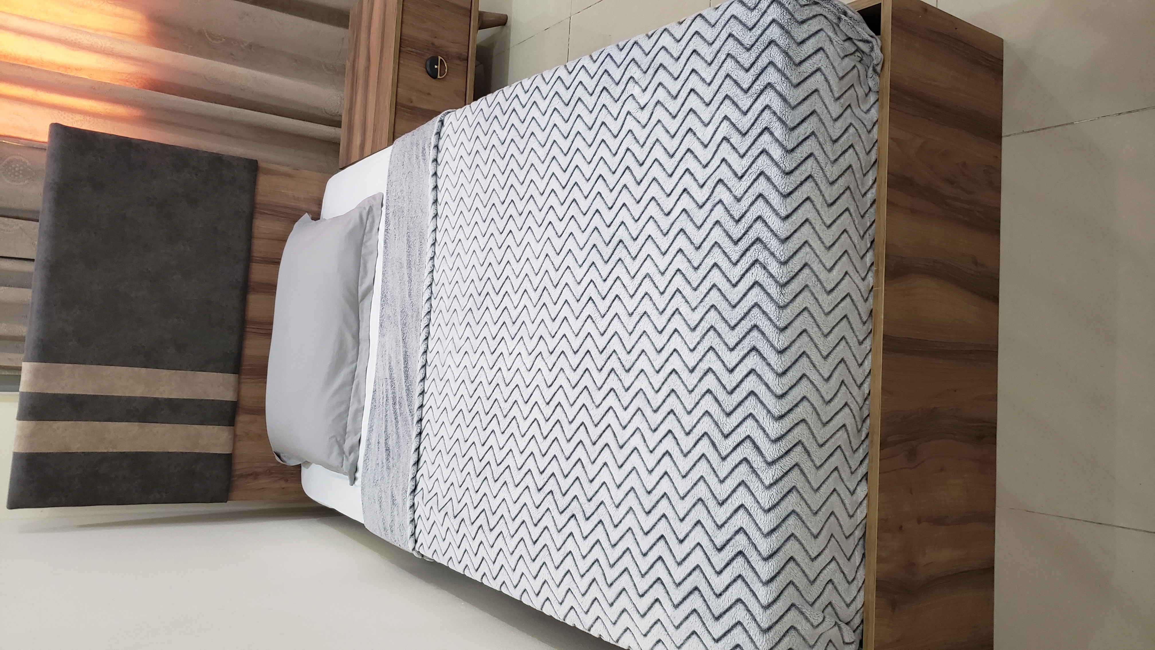 Bedroom Set - Image 7