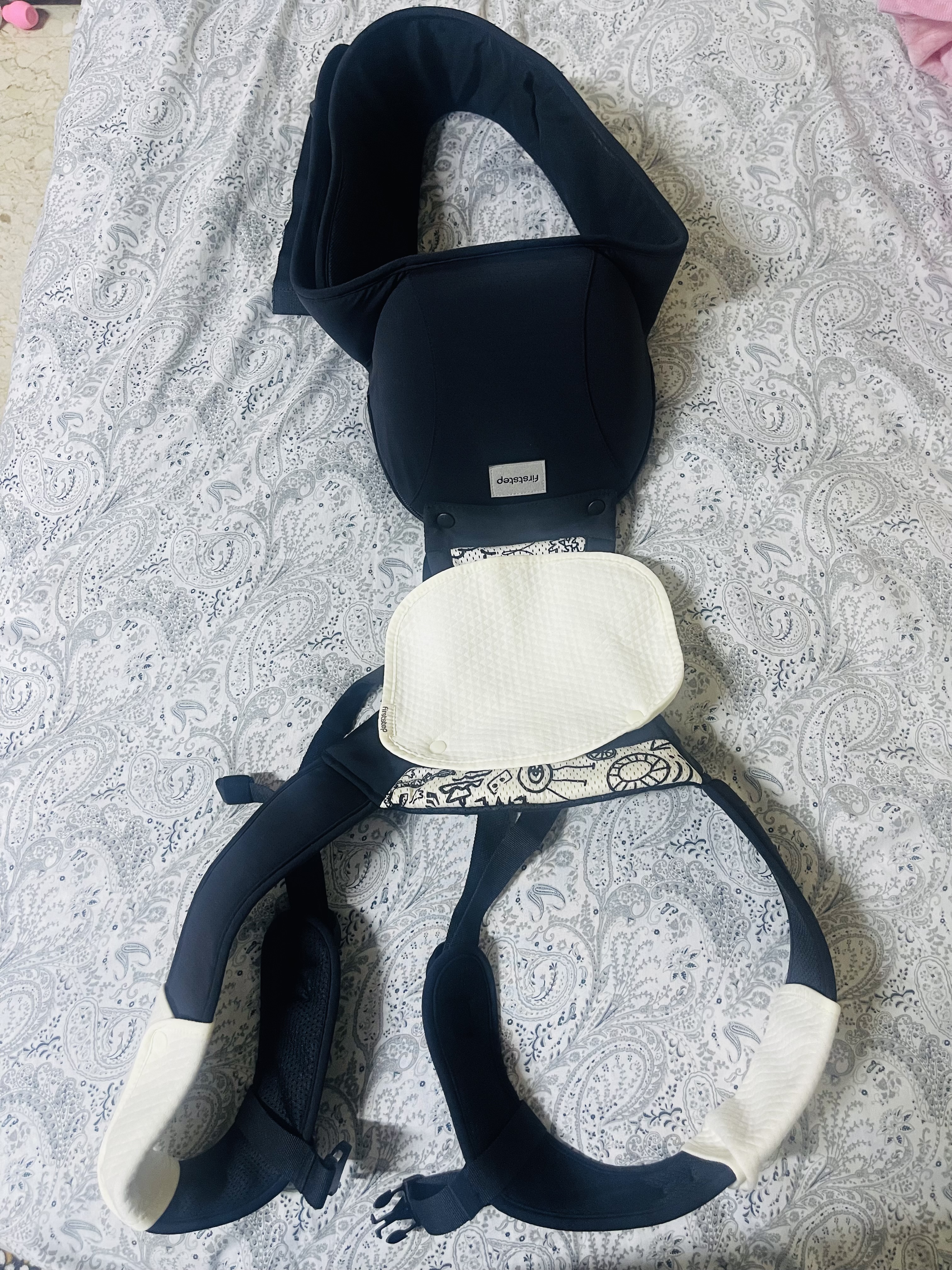 Very good condition baby carrier with box - Image 4