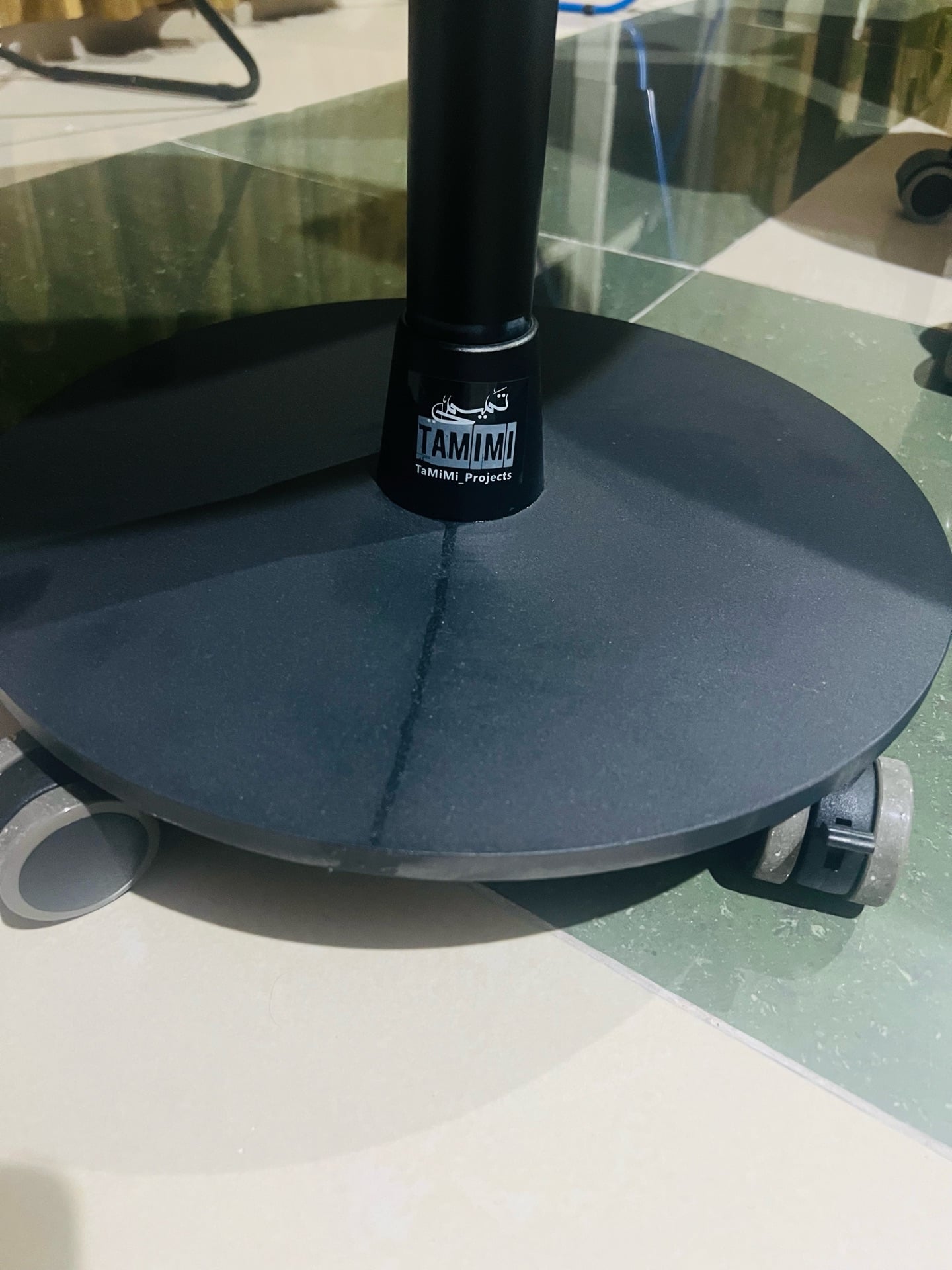 Hight Adjustable Round table with wheels - Image 4
