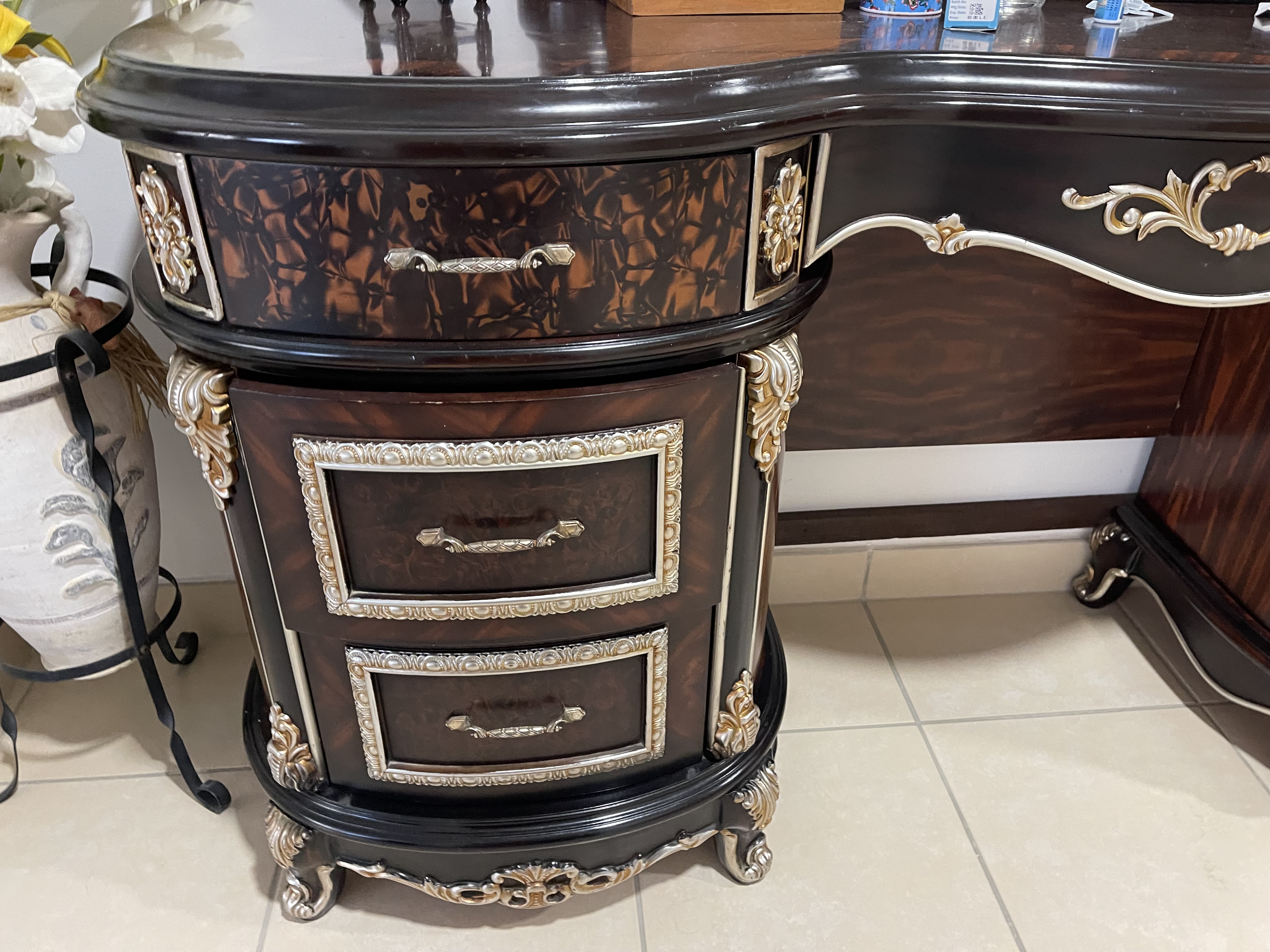 Dressing table with mirror - Image 2