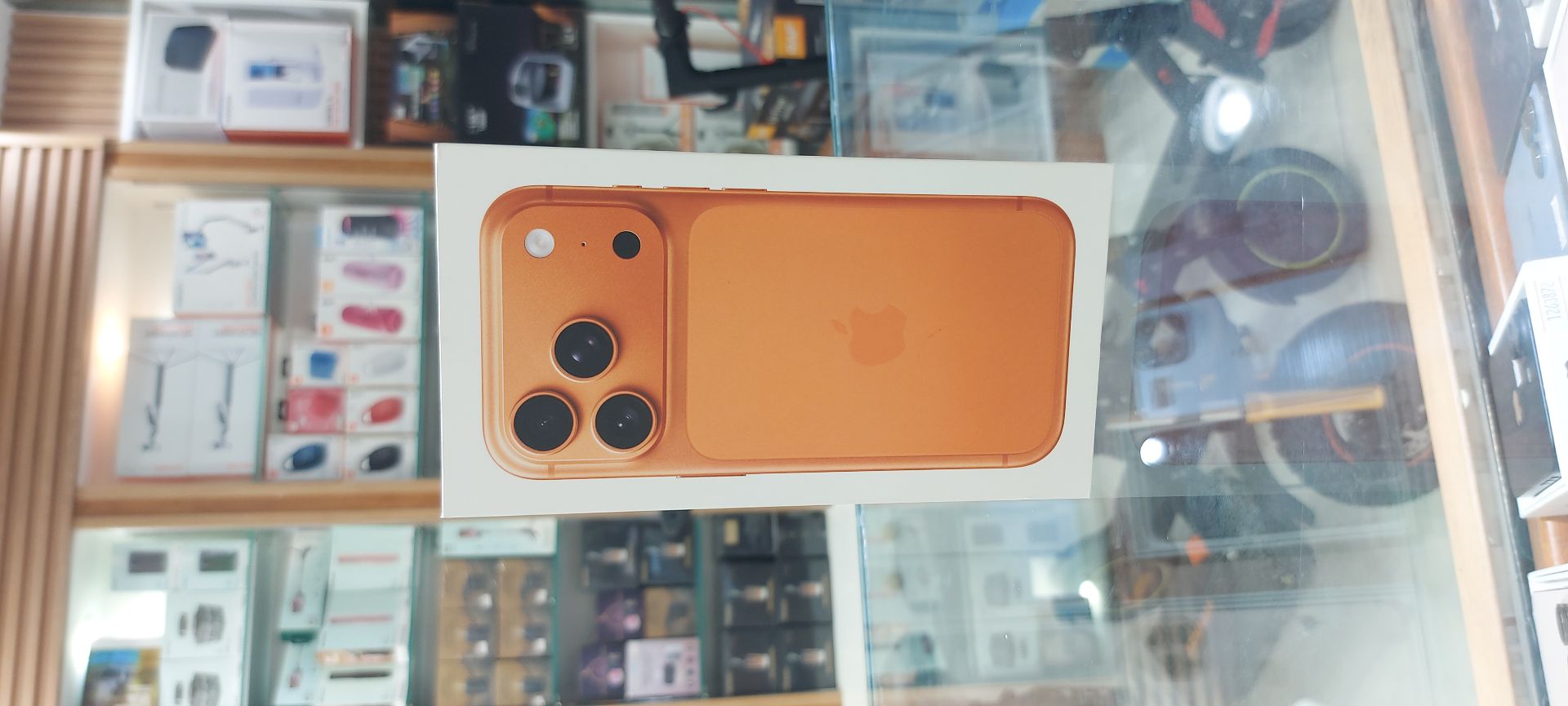BRAND NEW 17PROMAX 256 GB - Image 1