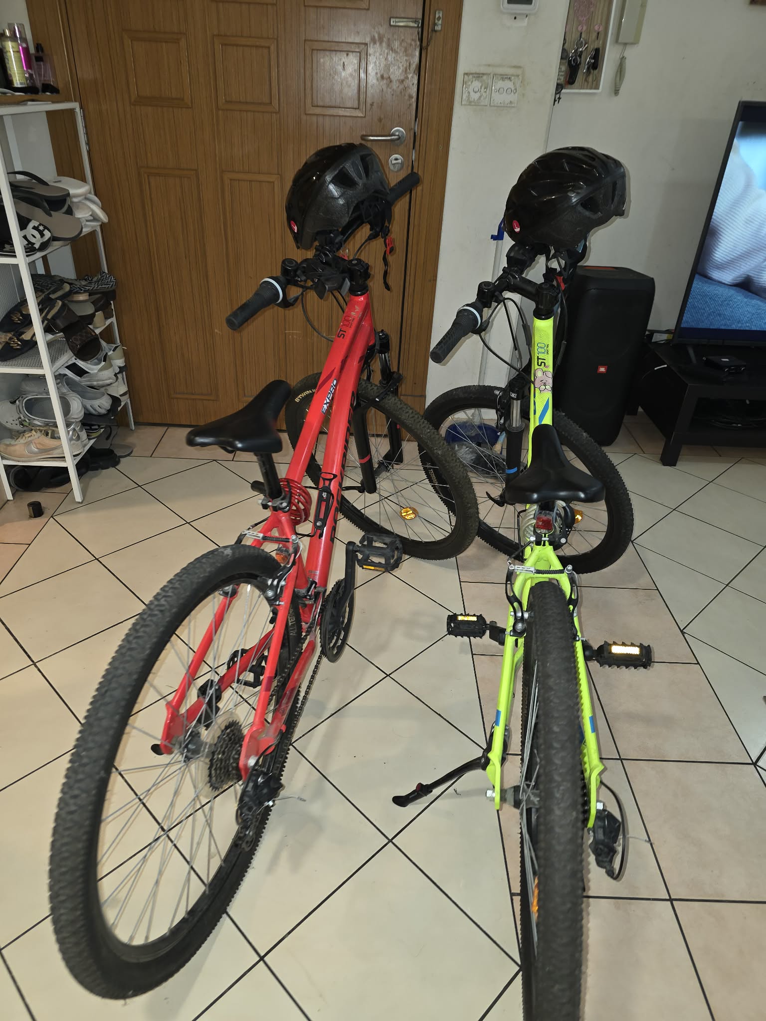 [2x] ROCKRIDER ST100 Mountain Bikes - Neon Green and Red - Image 4