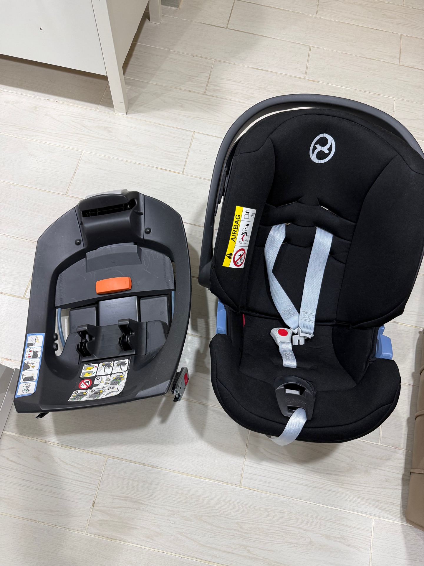 From Mamas & Papas Cybex Aton XXL Car Seat with base (isofix) - Image 4
