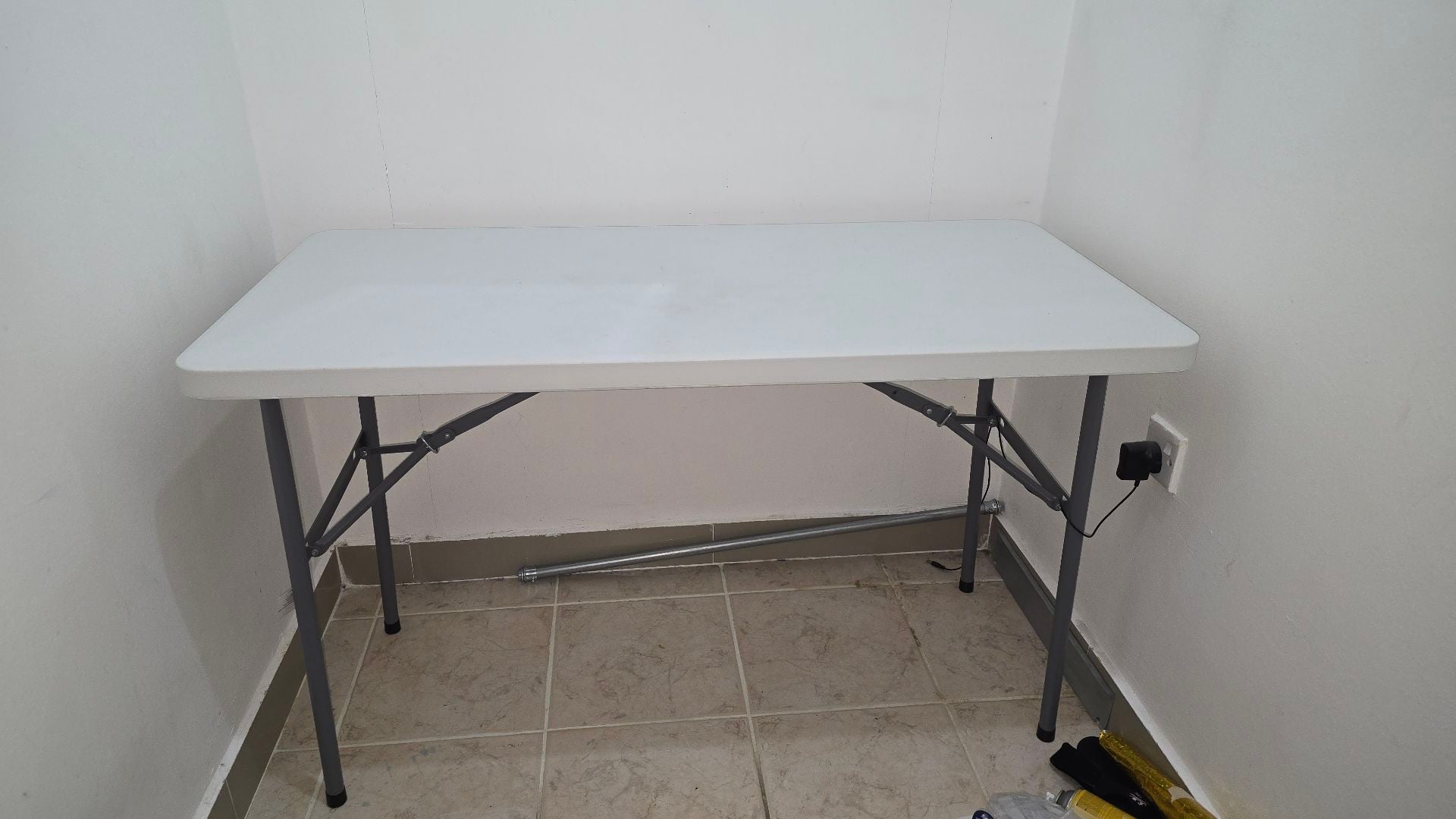 Foldable Study / Office/Home Table for Sale - Image 3