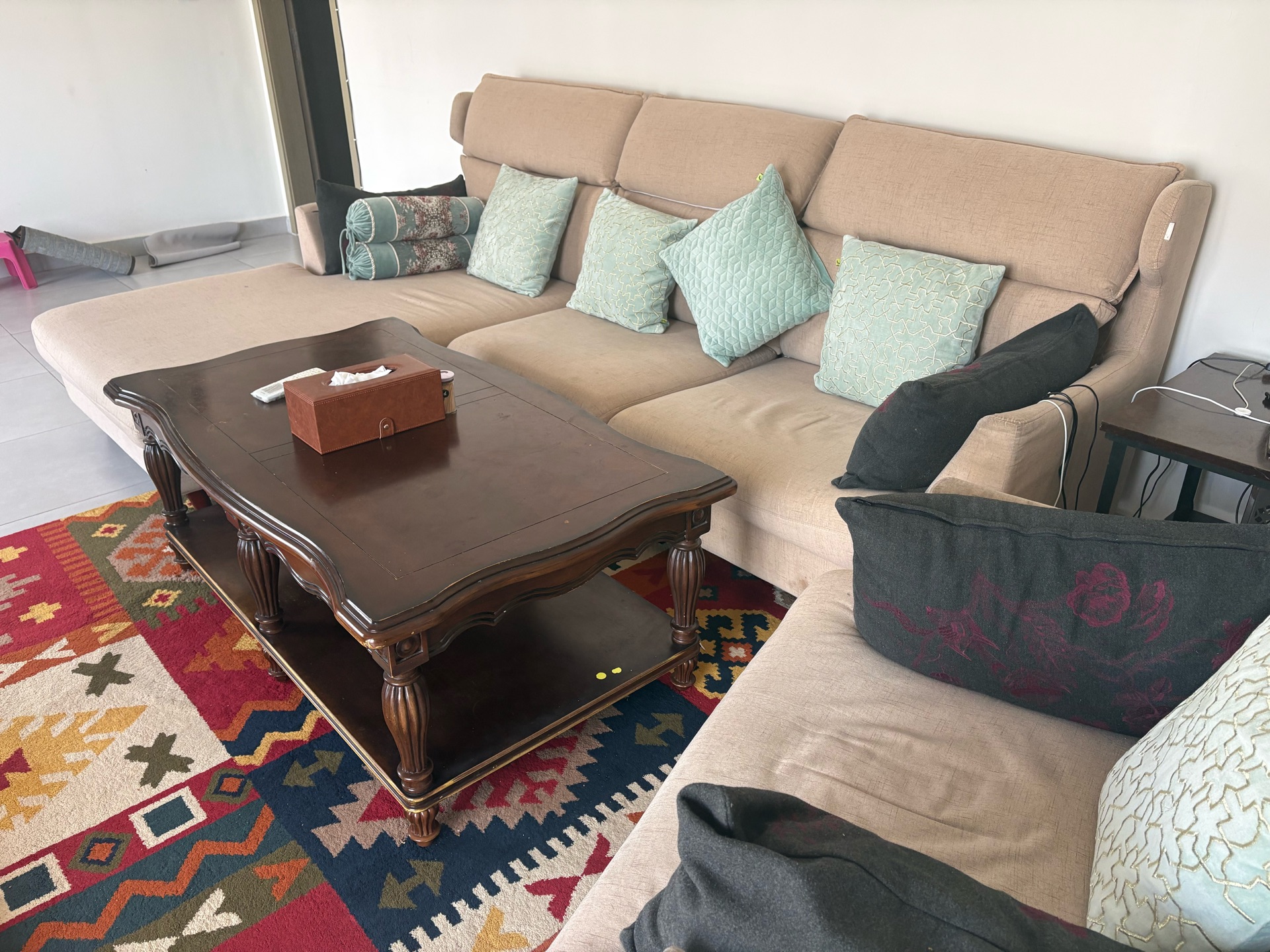 Sofa set with table  - Image 8