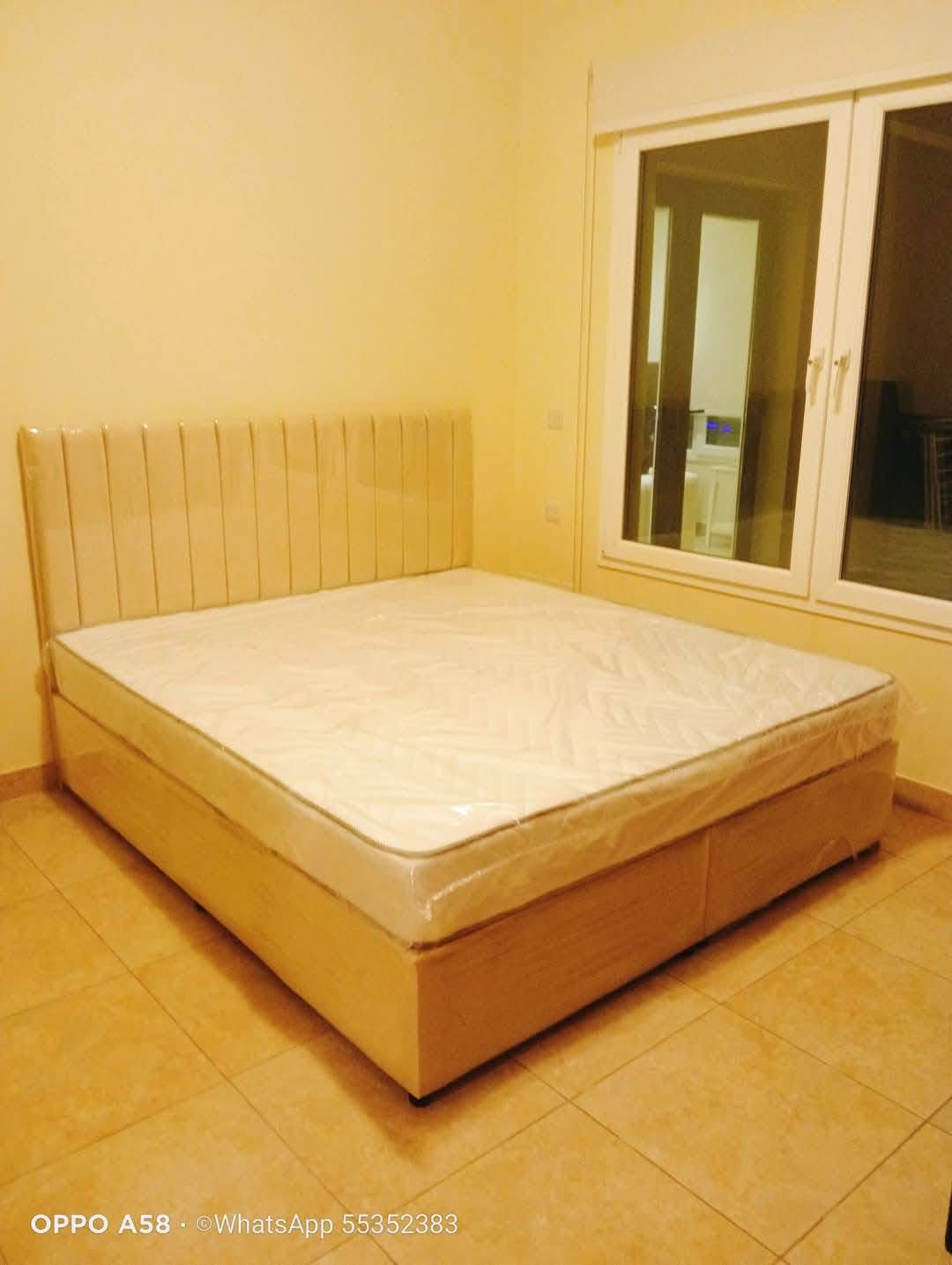 Bed with mattress  - Image 10