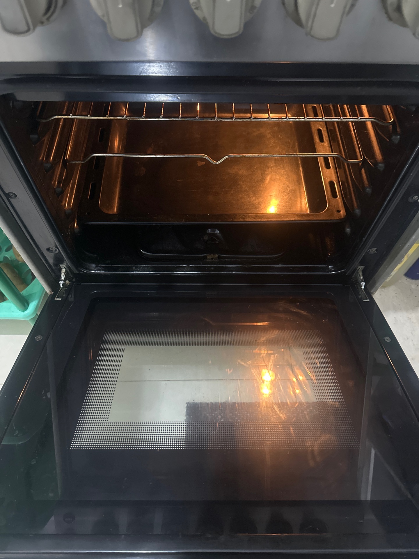 4 burner stove and cylinder  - Image 5