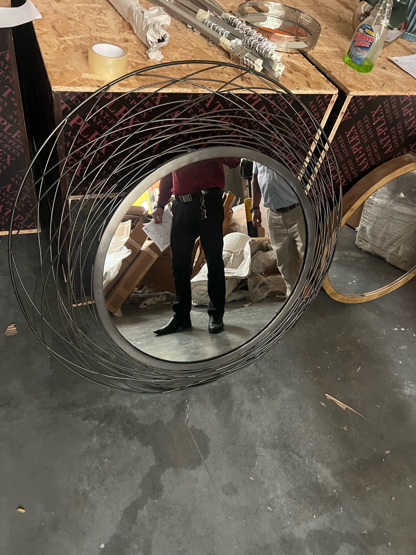 Round mirror with steel frame  - Image 4