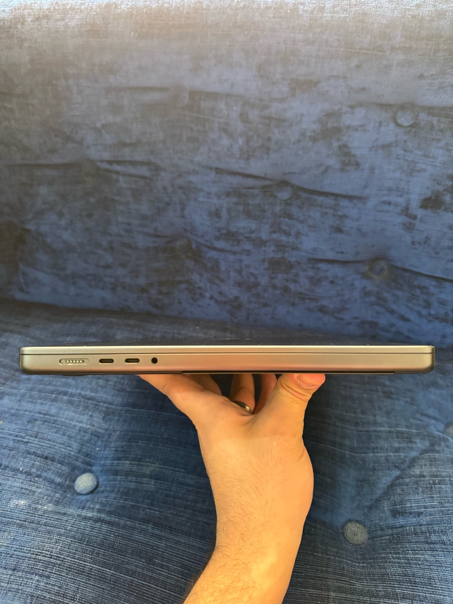 Macbook pro m4 max 48/1tb 16” - Image 5