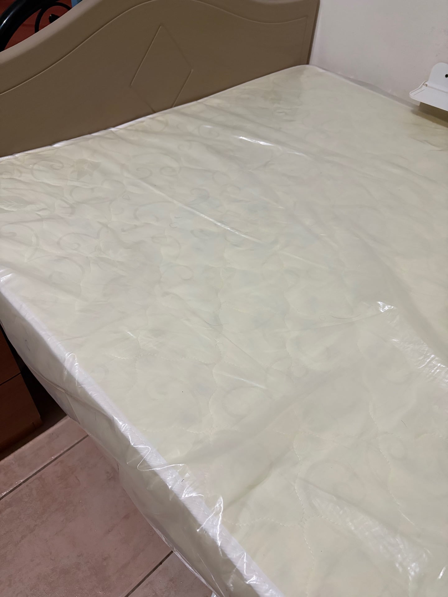 Double size bed with matress - Image 3