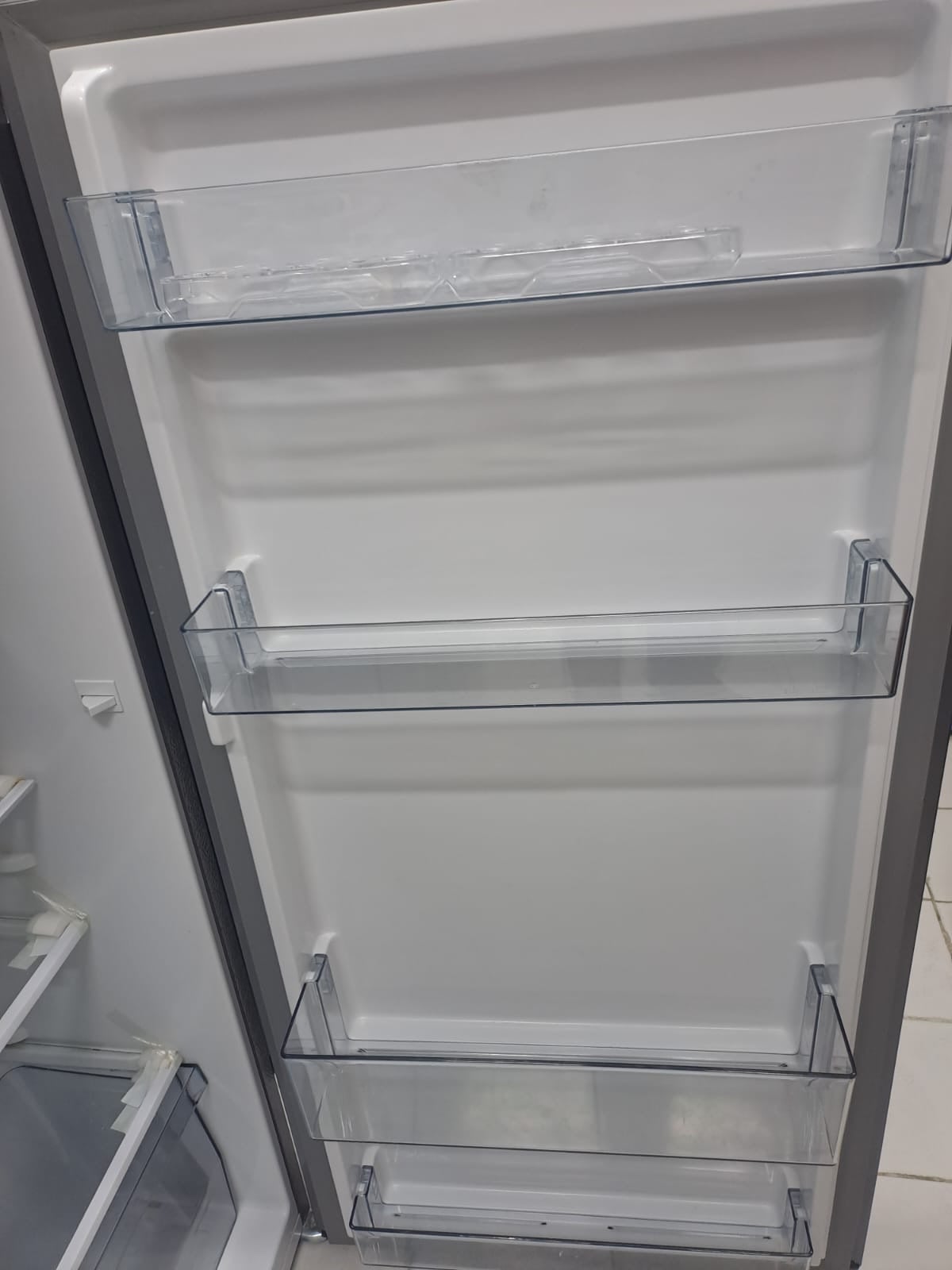Hisense 31 kg Fridge grey color for sale - Image 4