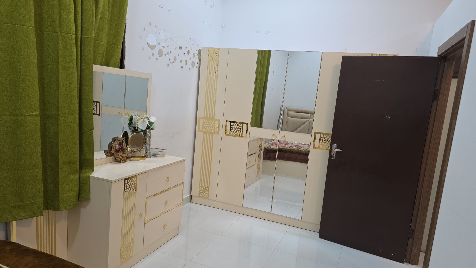 Bedroom set - Image 2