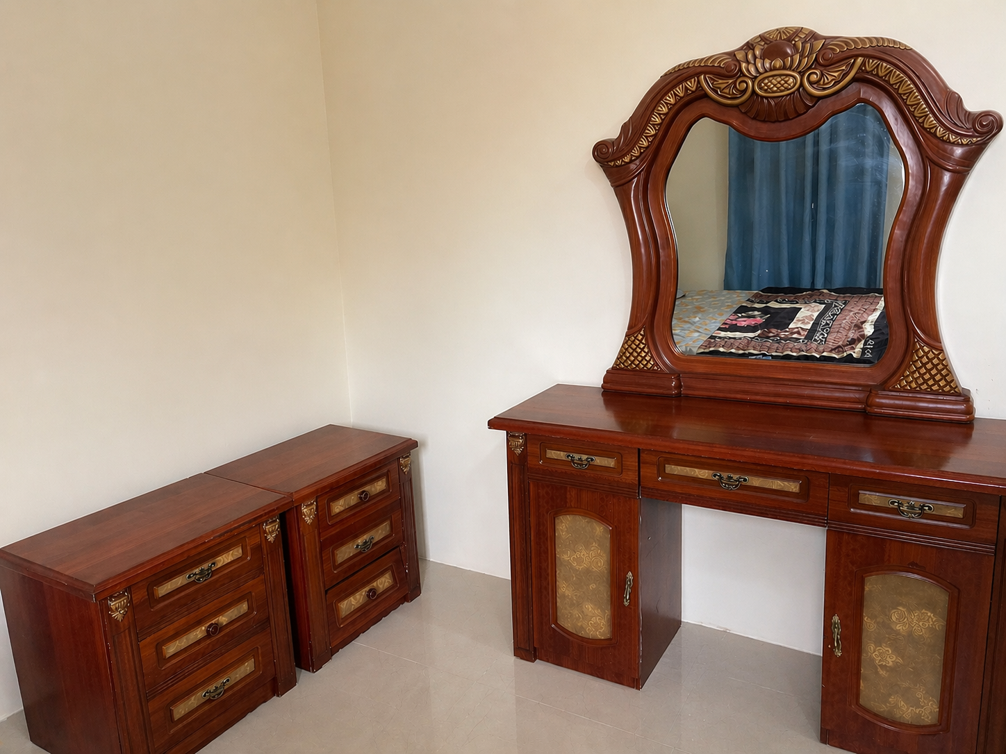 6 door wardrobe, Bed & Matress , dressing table , bedroom set - Image 2