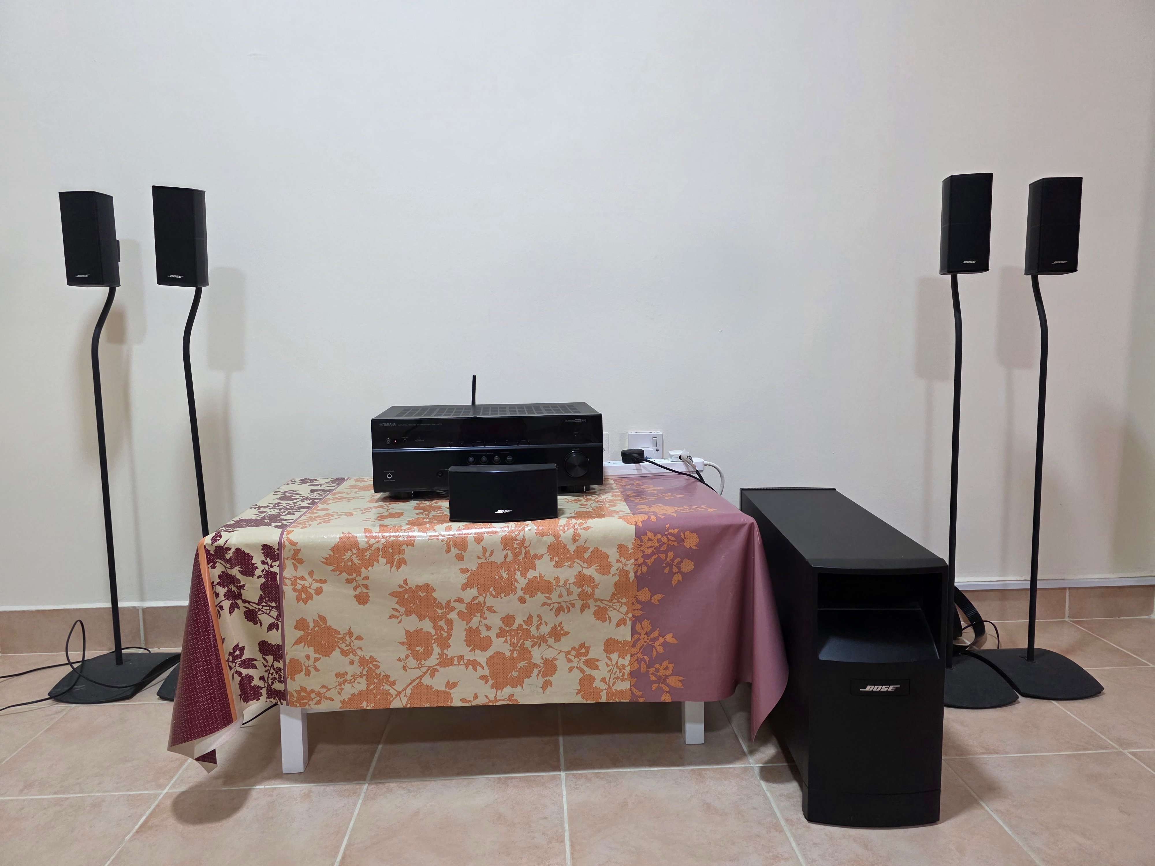 Yamaha RX V479 player with BOSE Accoustimas 10 series V audio system - Image 1