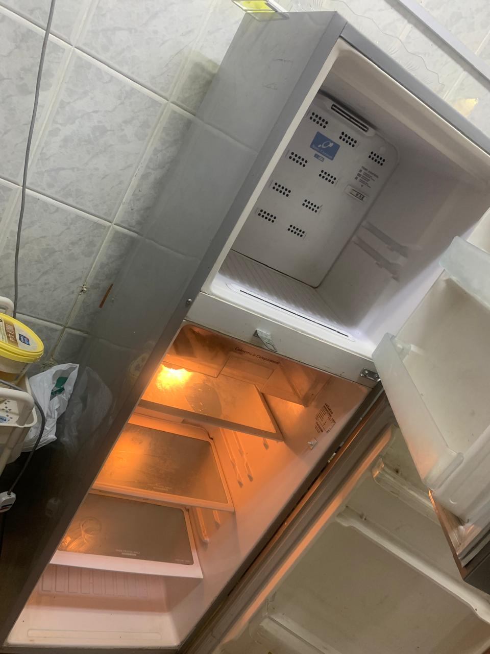 Hitachi R-T320EUK1K Refrigerator - Image 9