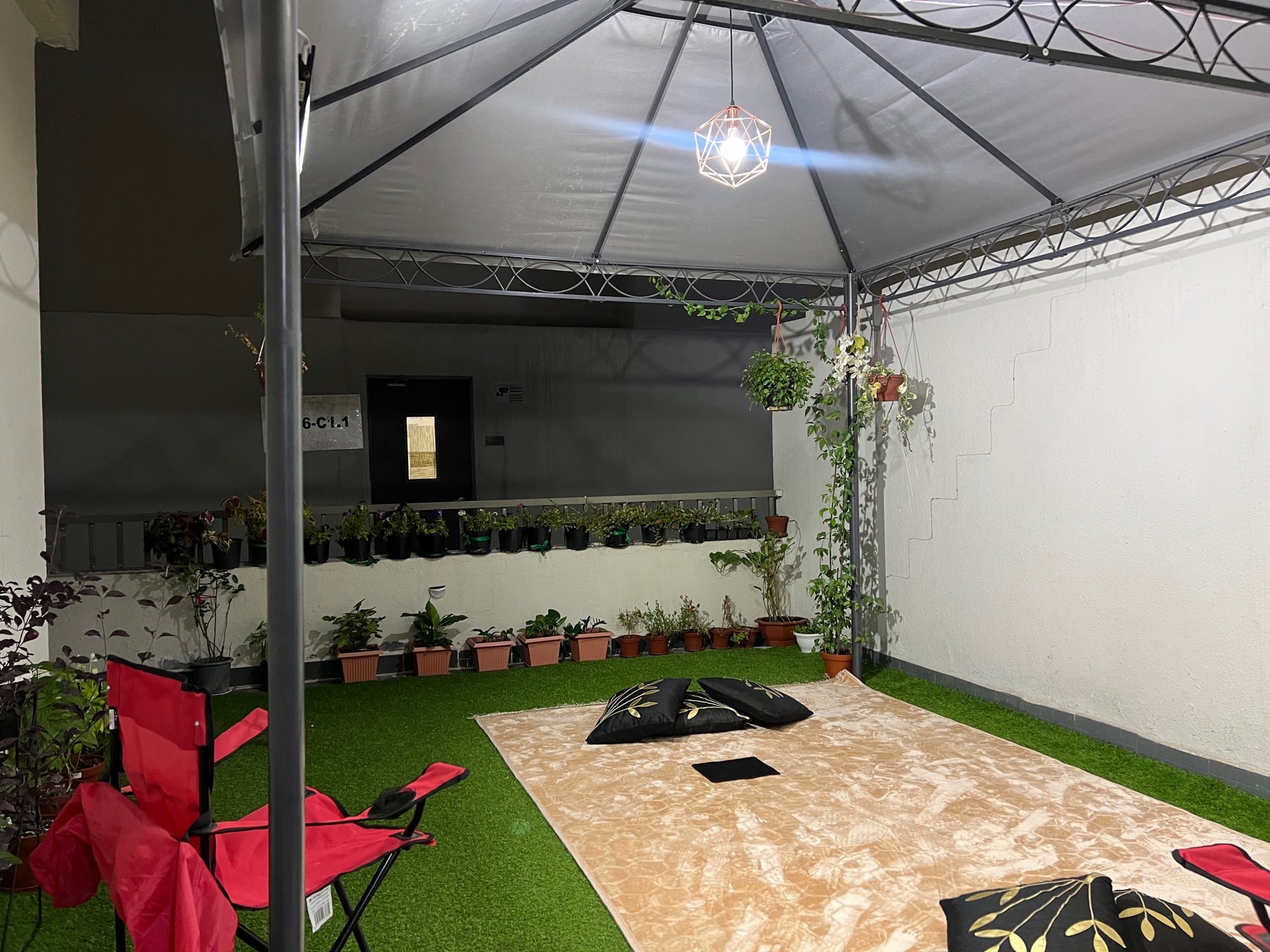 Gazebo with mat - Image 2