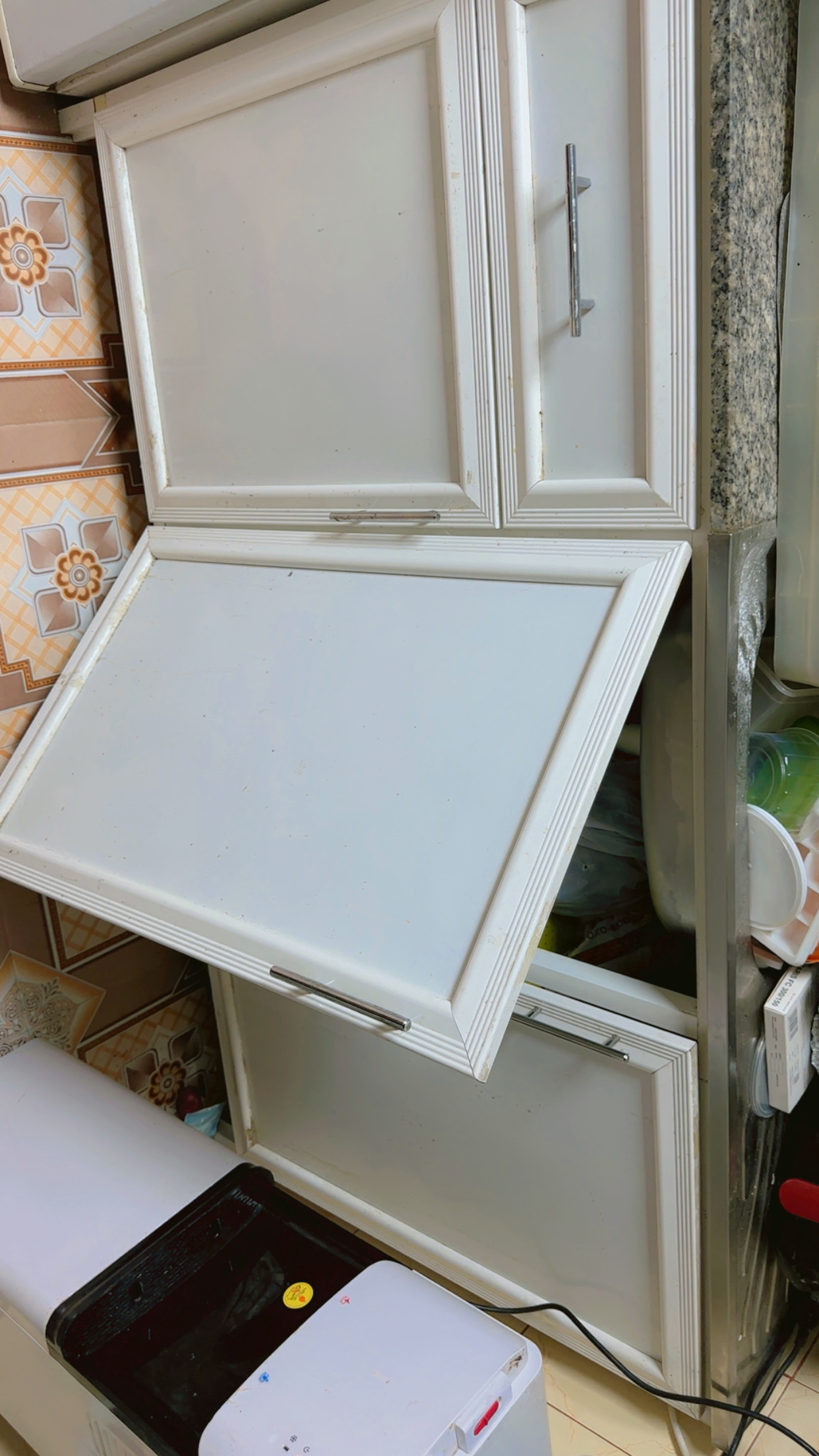 Kitchen cabinets  - Image 2