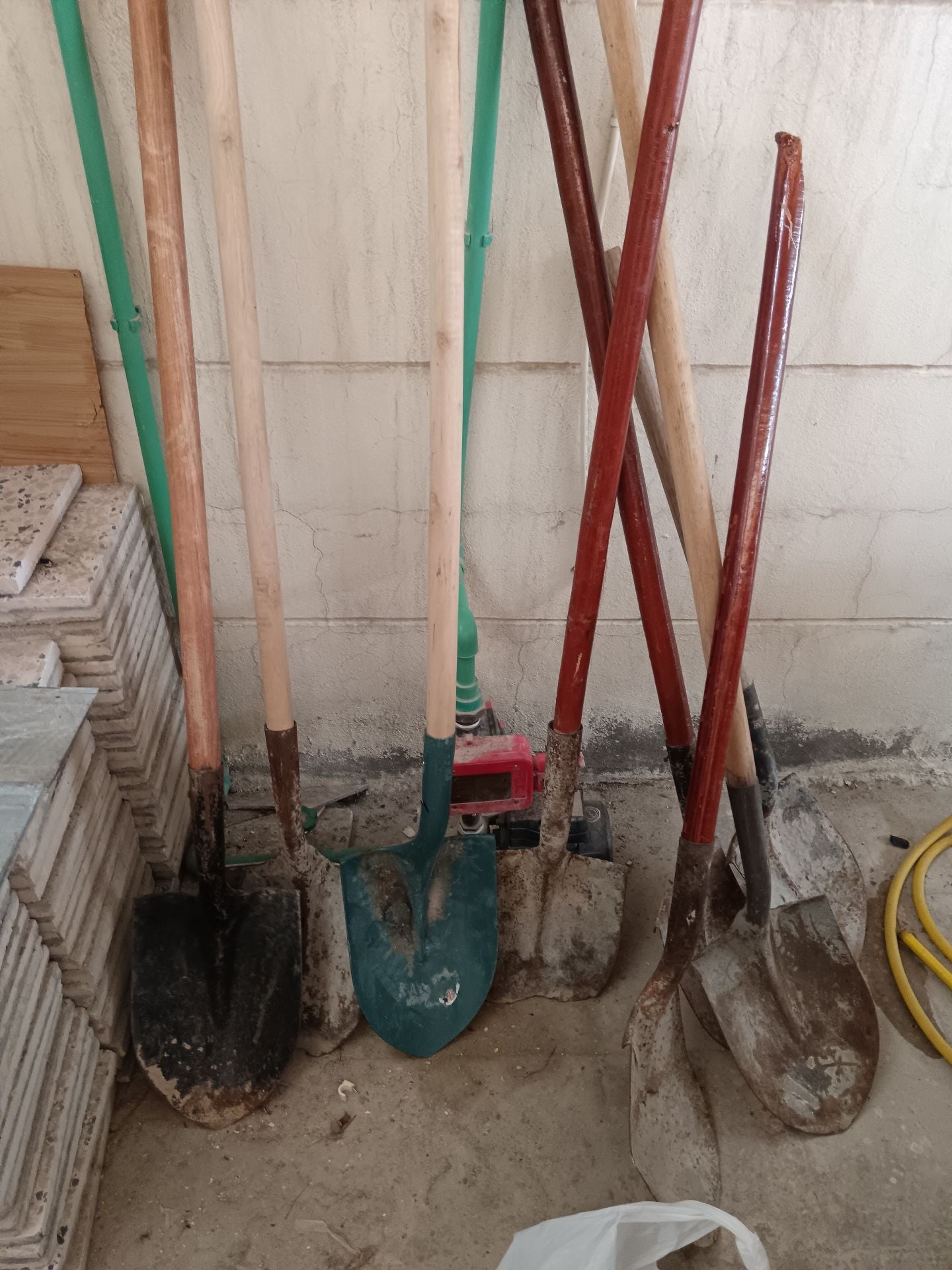 Wooden handle shovels for sale all together  - Image 3