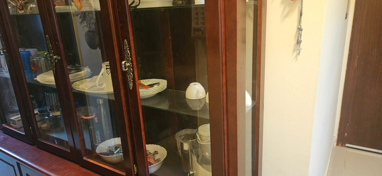 Showcase for urgent sale - Image 4
