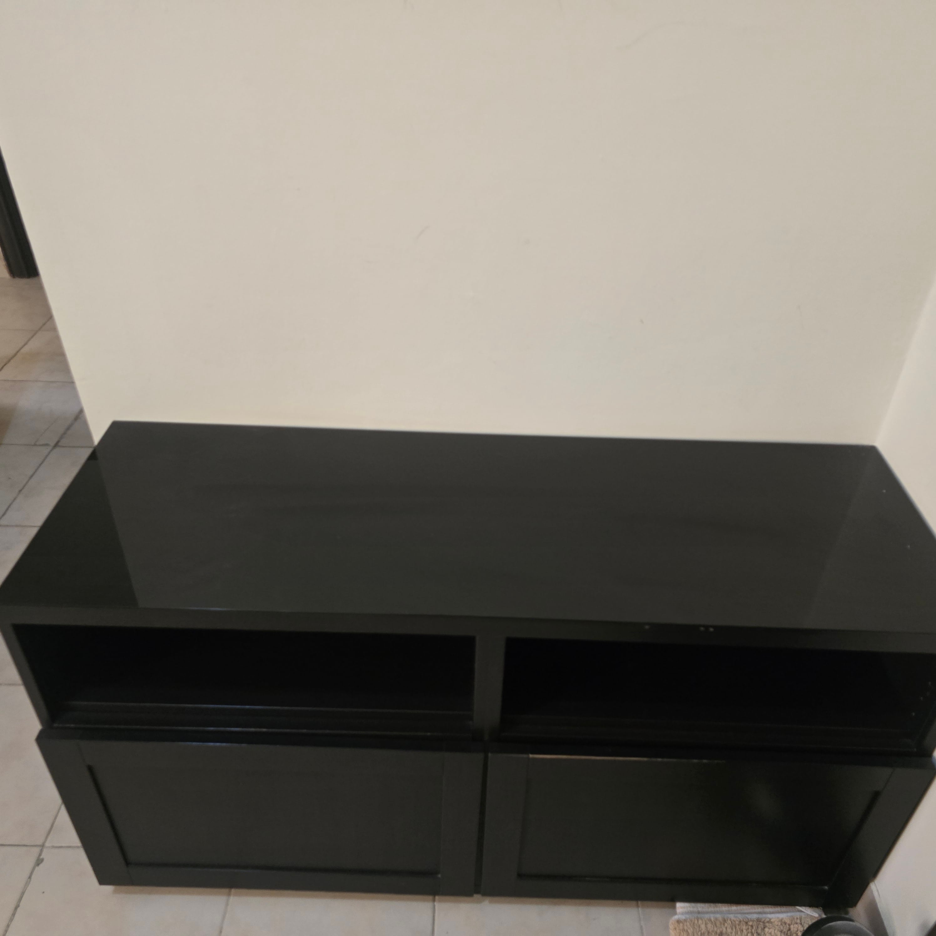Tv table with Glass top - Image 3