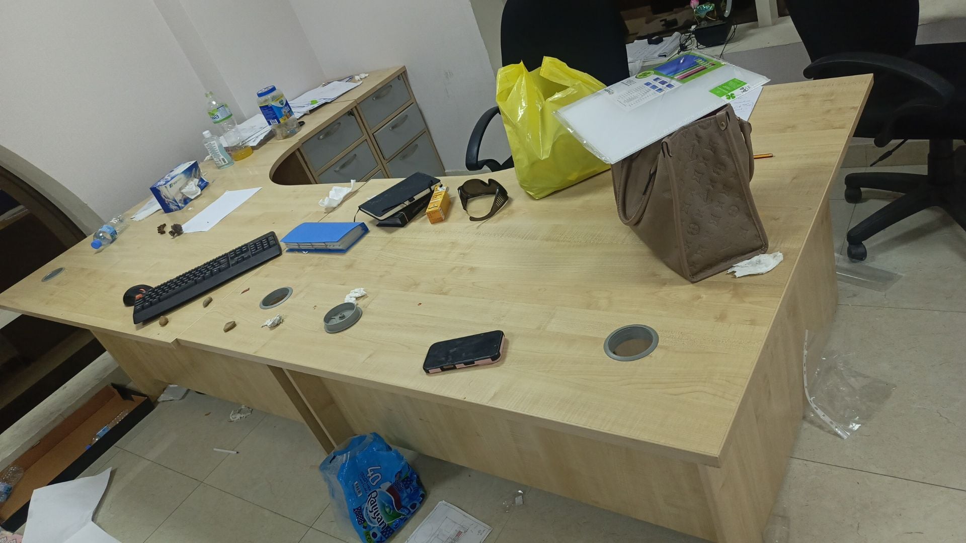 Office Table for Sale
Used Office Desk in Good Condition
Office Table – Excellen - Image 9