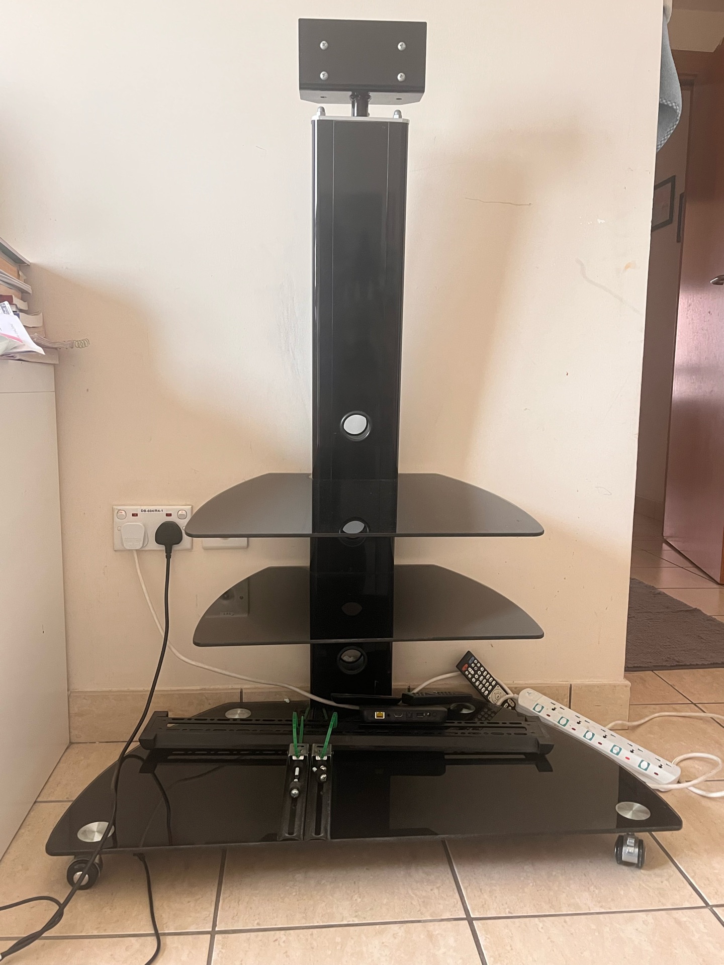 TV STAND GREAT QUALITY - Image 1