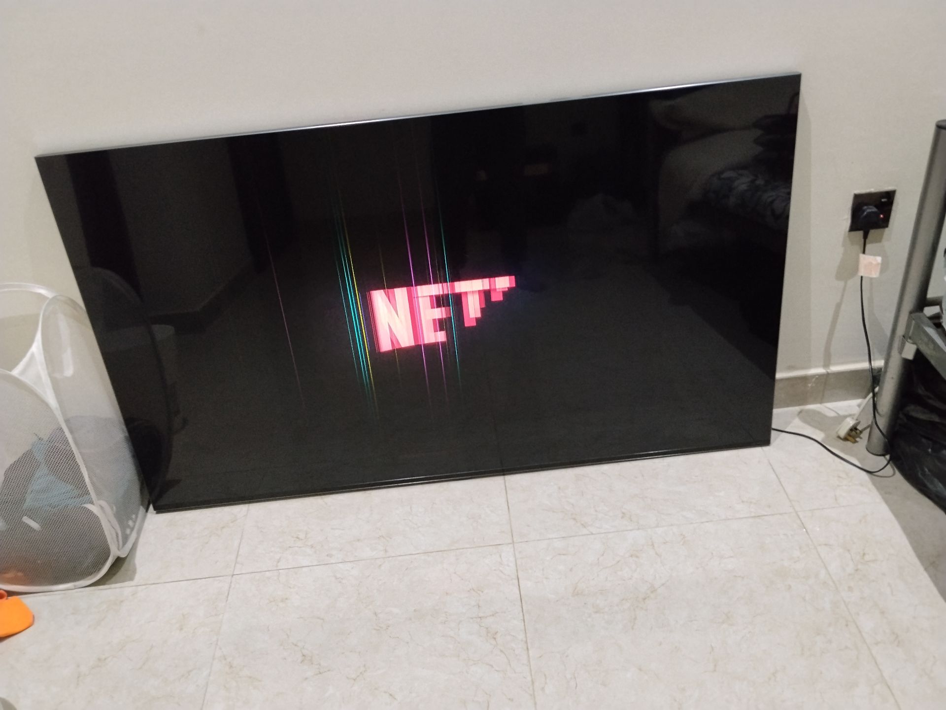 LG LED TV screen broken  - Image 5
