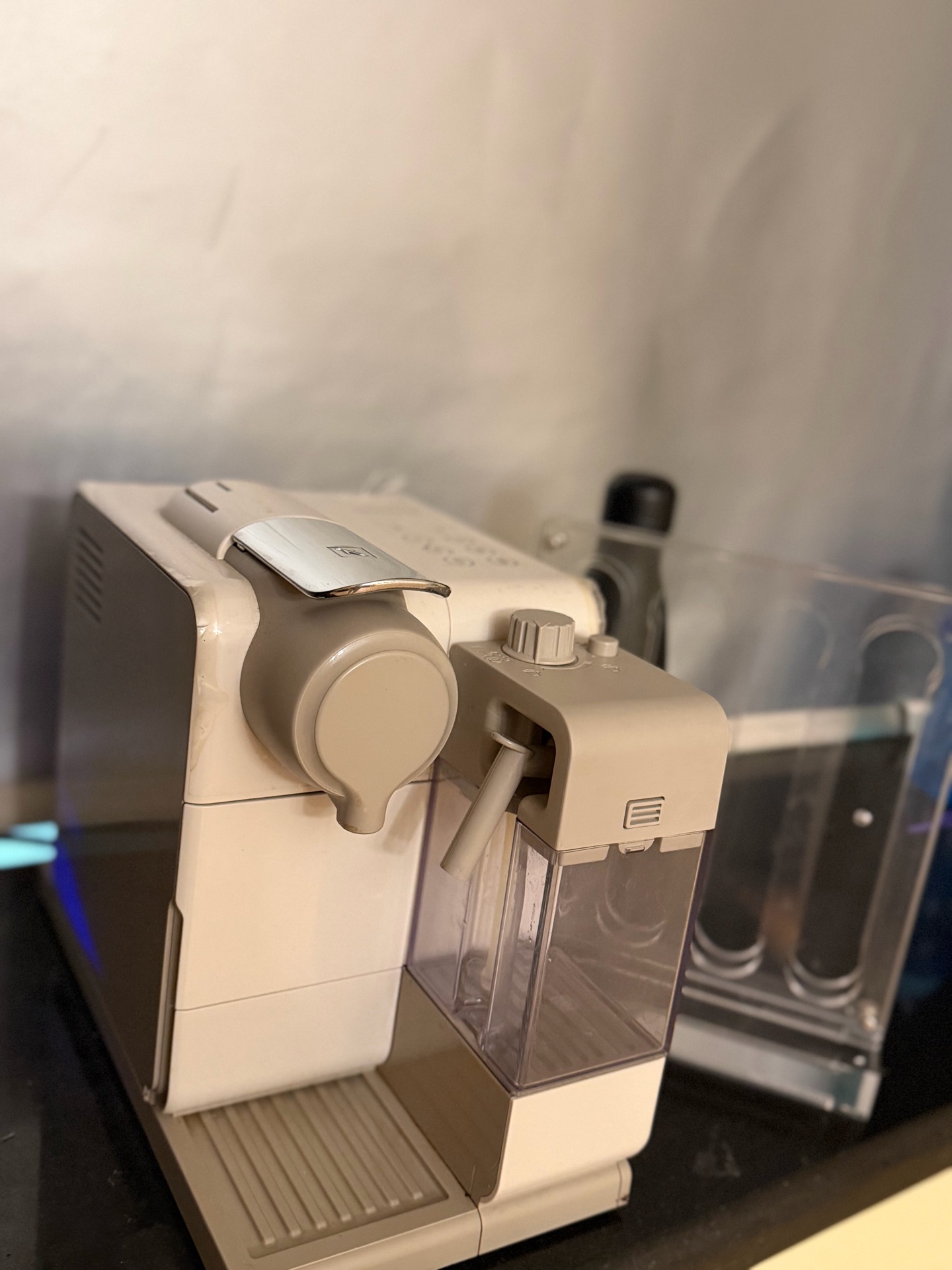 Nespresso touch  Coffee machine  - Image 3