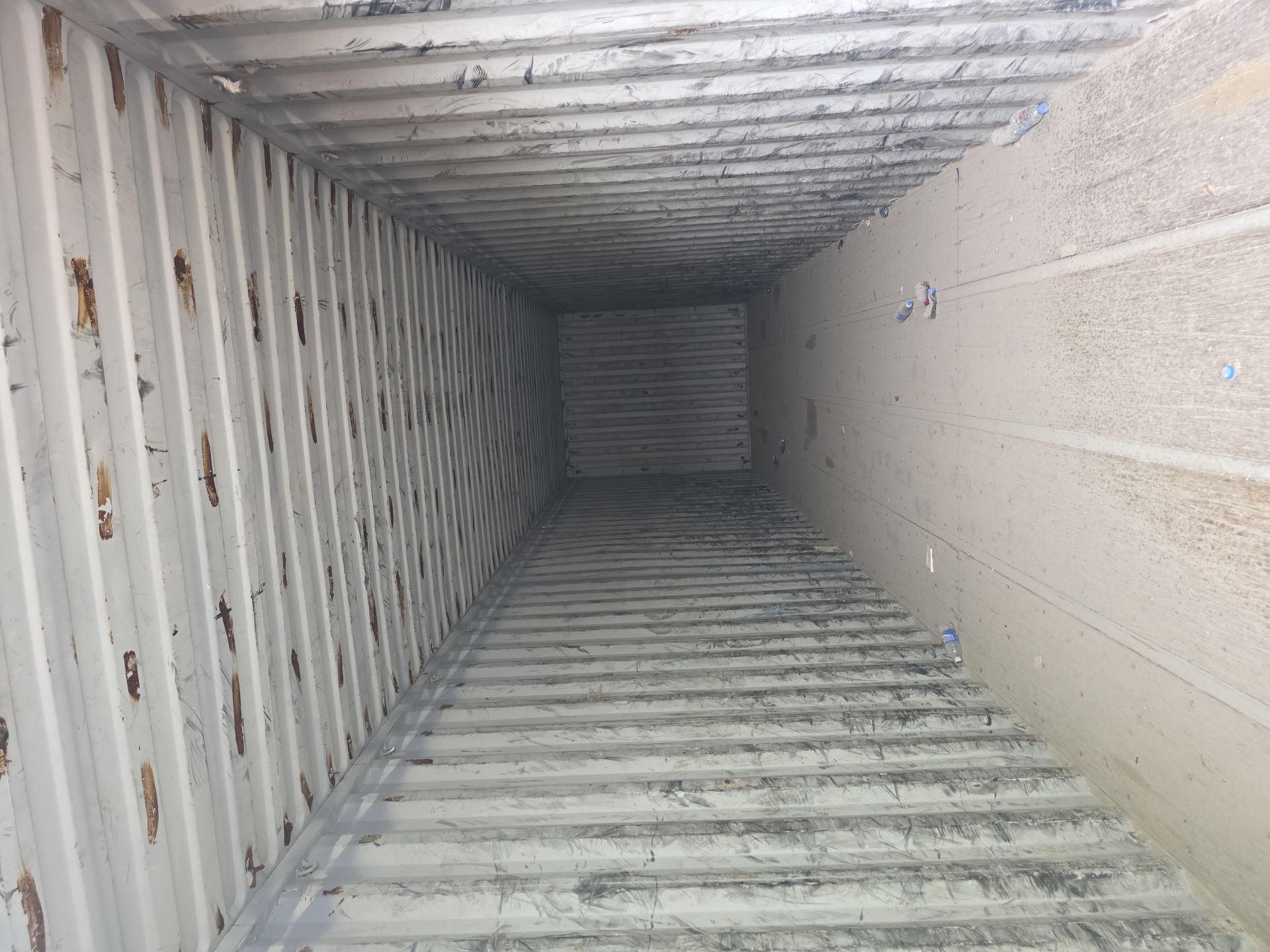 CONTAINERS  available  - Image 8