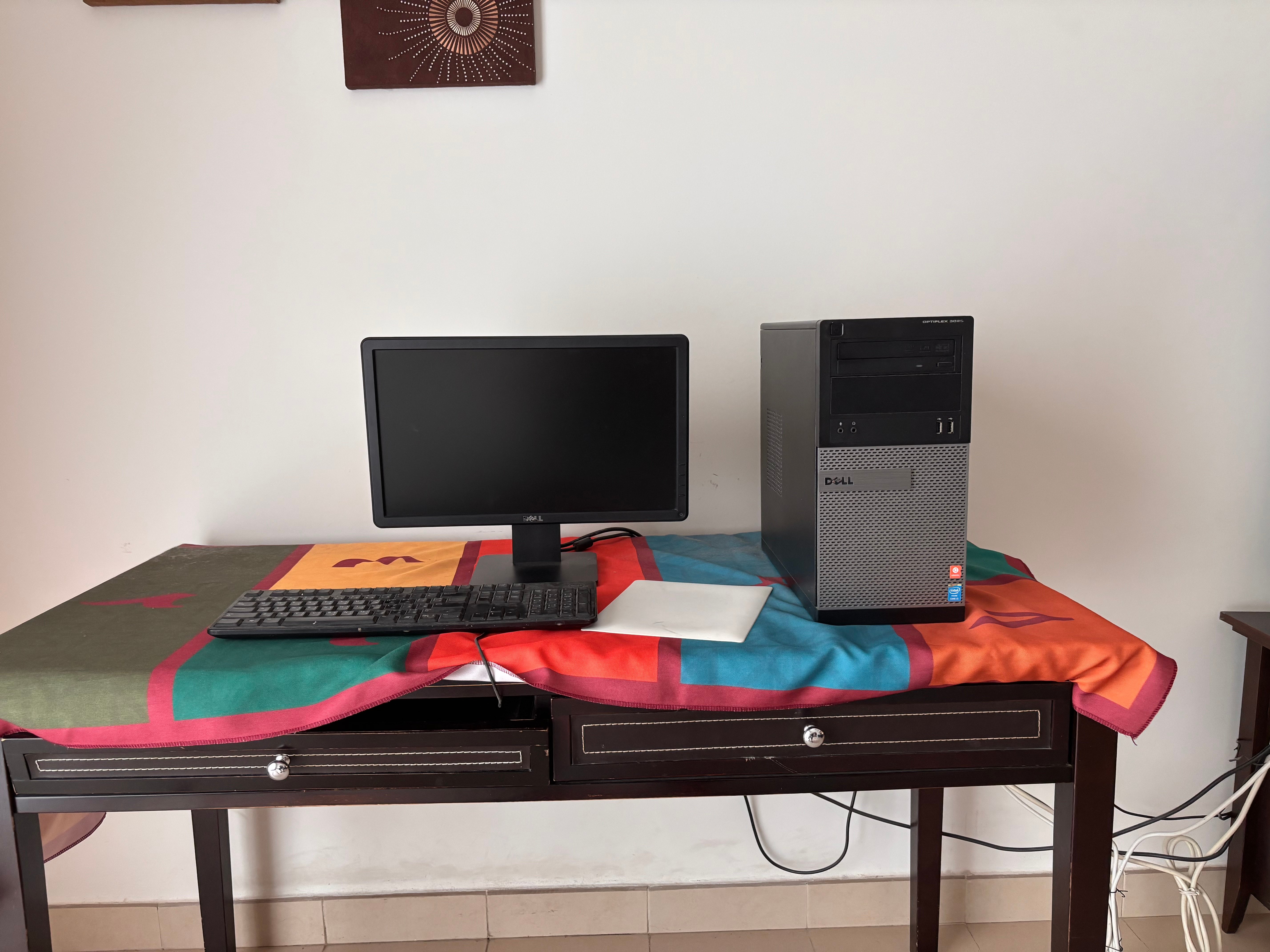Desk top Dell - Image 1