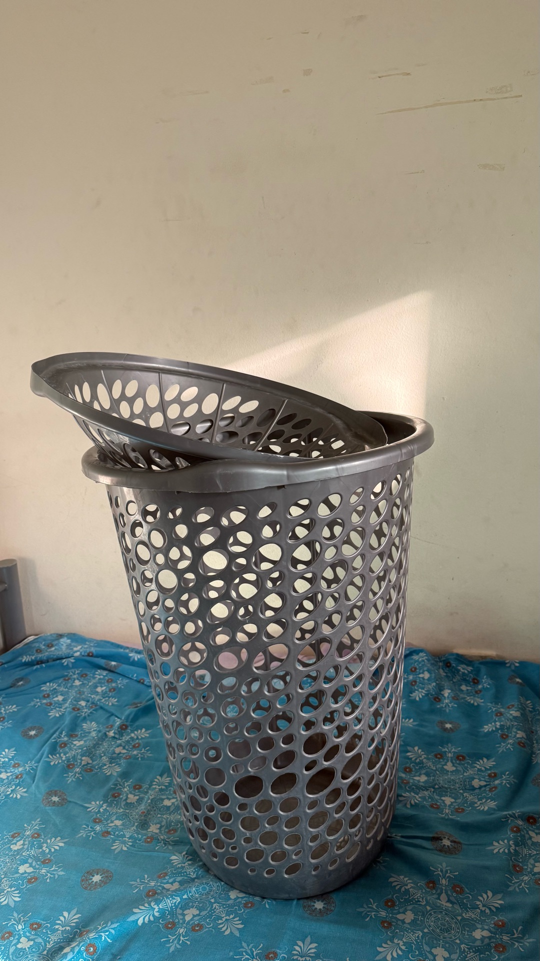 Laundry basket  - Image 2