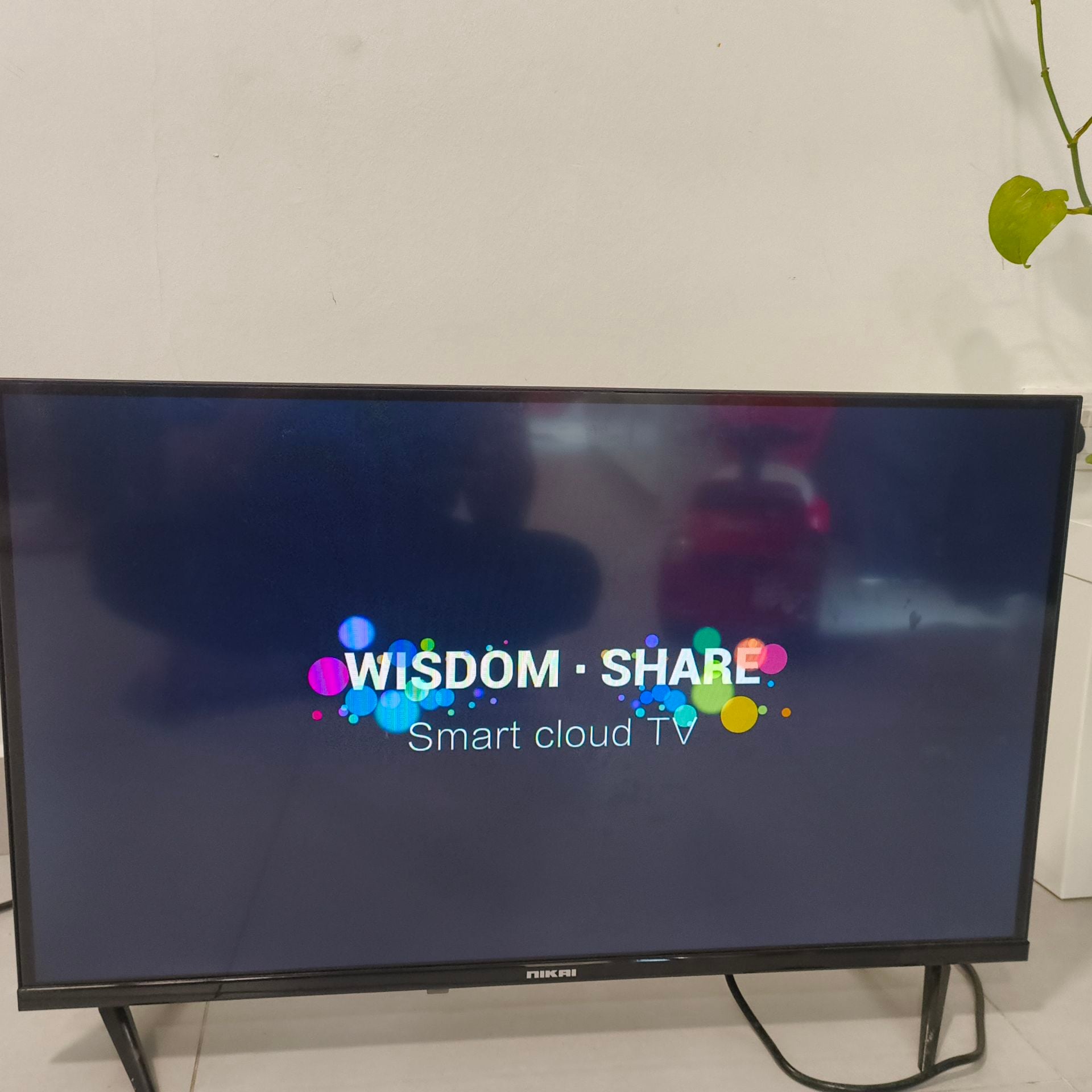 Nikai 32 inch smart TV - Image 1