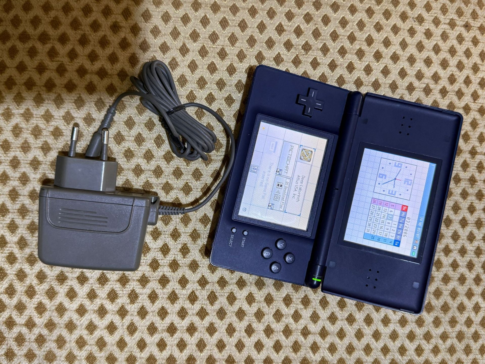 Nintendo ds lite with 400 games - Image 2