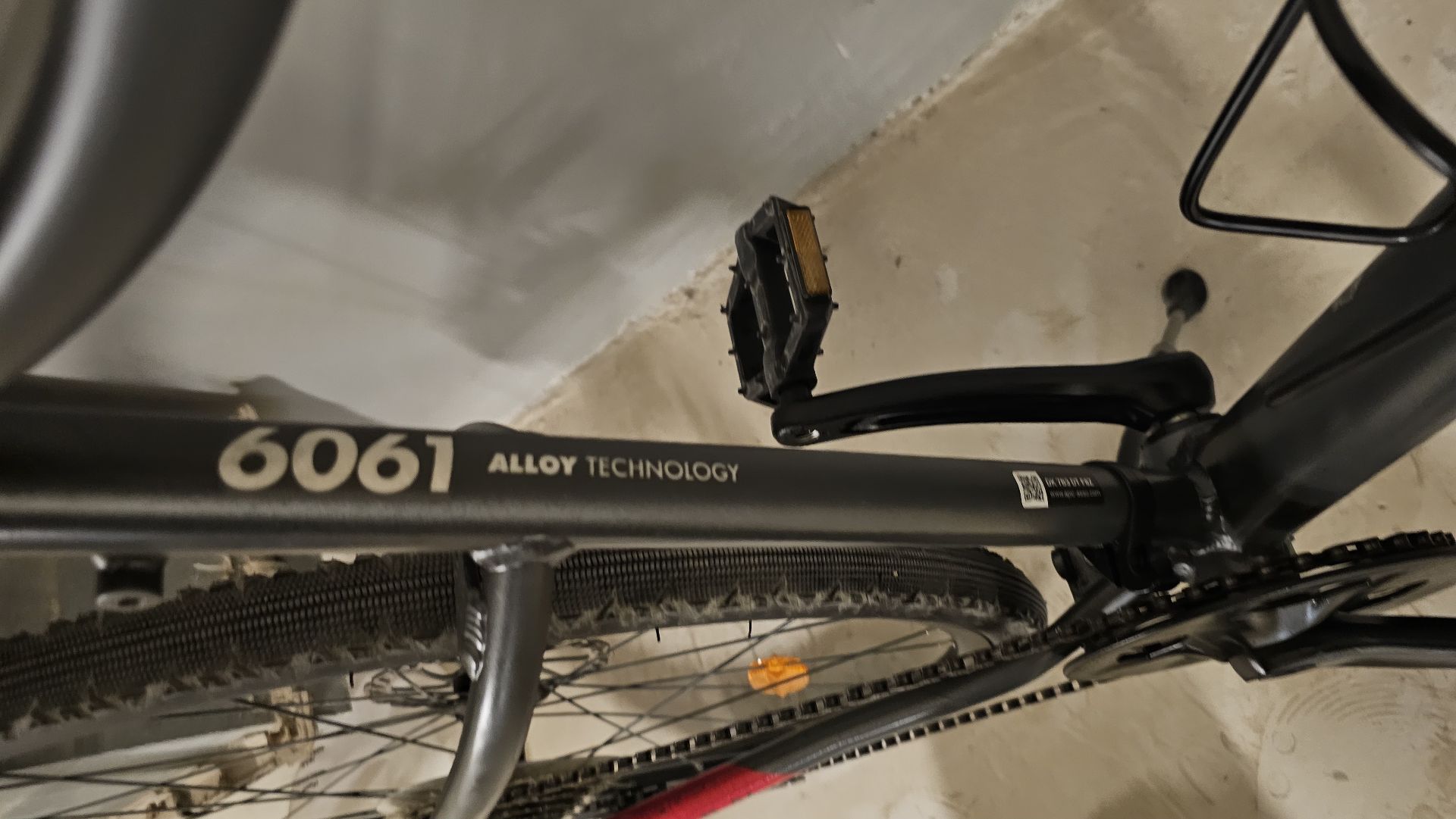 B’TWIN bike for sale – Excellent conditionللبيع عجلة B’TWIN أصلية بحالة ممتازة  - Image 3