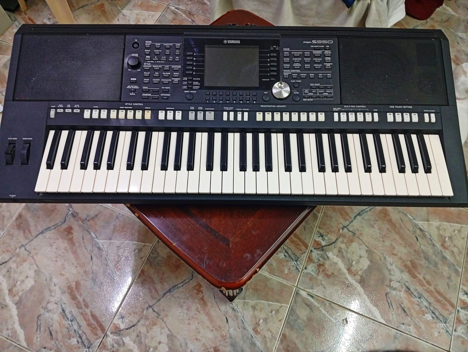 YAMAHA PSR S950 KEYBOARD - Image 1