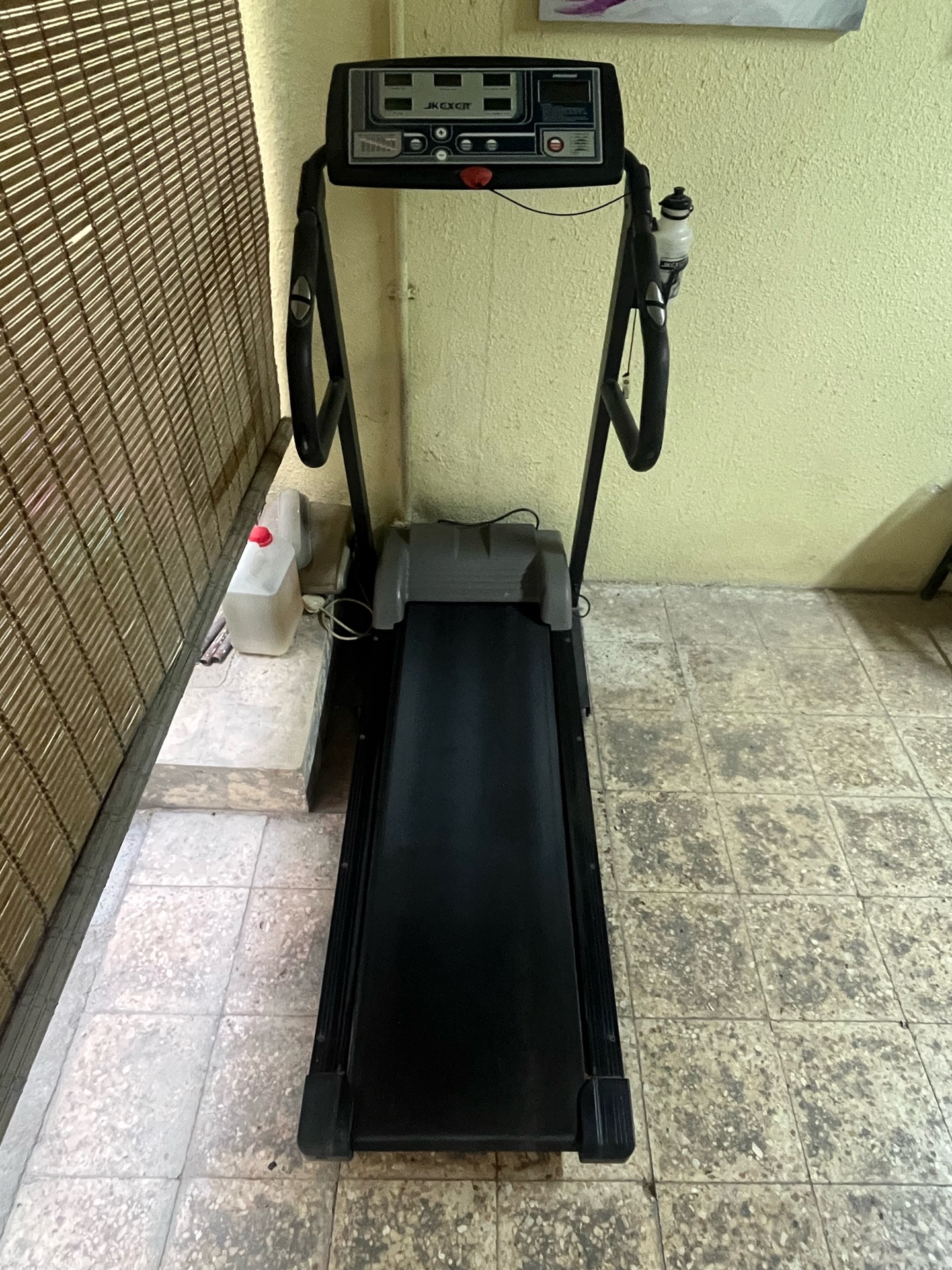 Treadmill / Foldable / Needs Belt Replacement for running activities   - Image 4