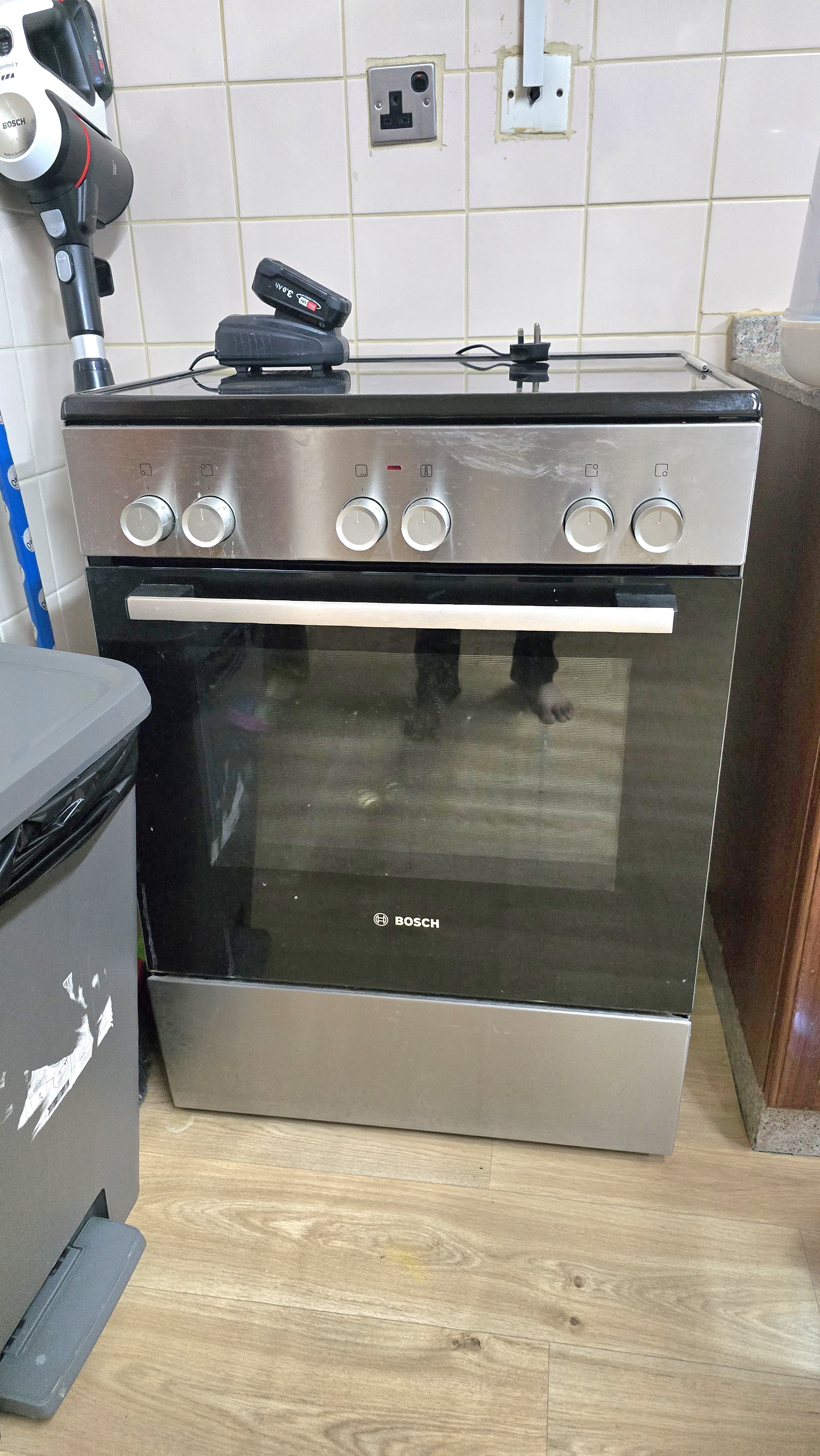 Used BOSCH Electric Cooking Range/Very Good Condition  - Image 2
