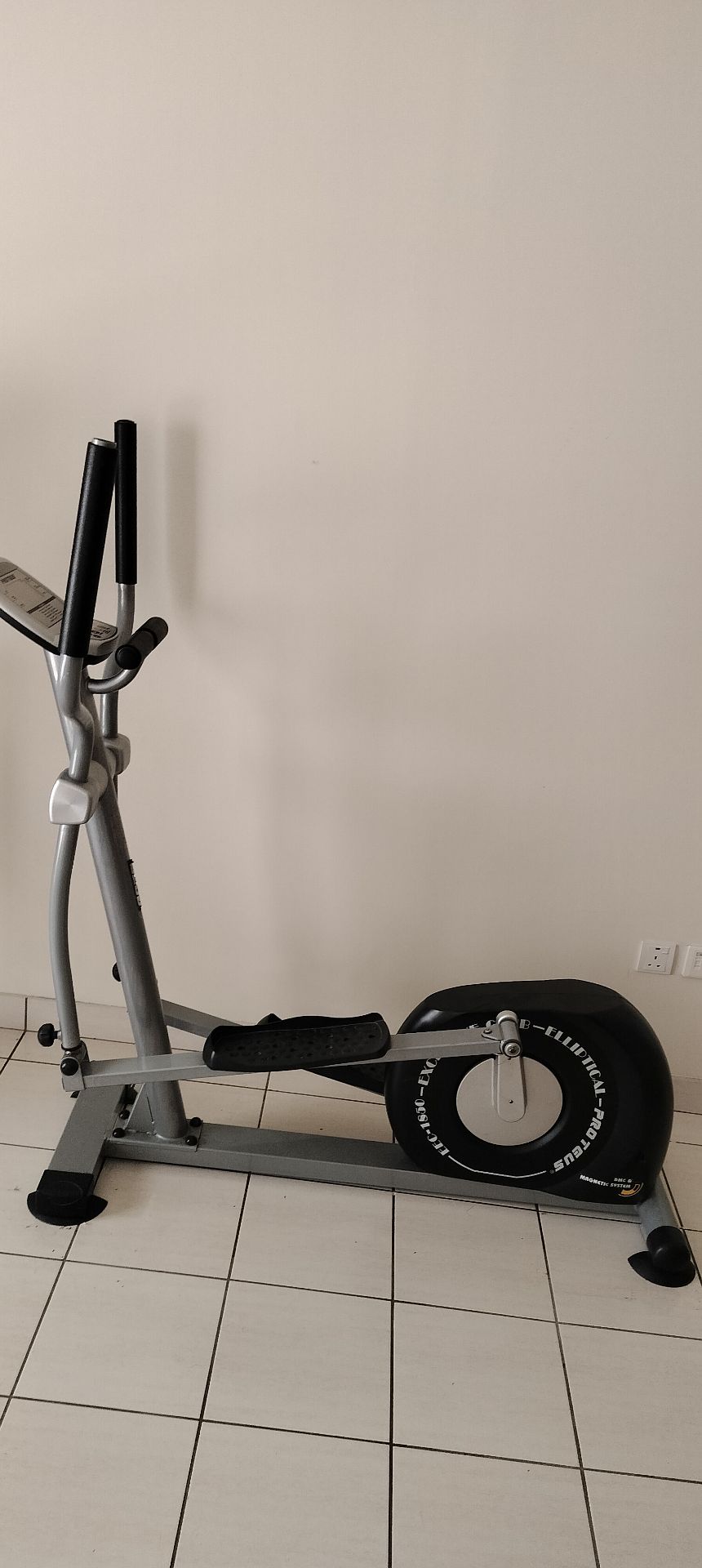 Elliptical trainer for sale - Image 3