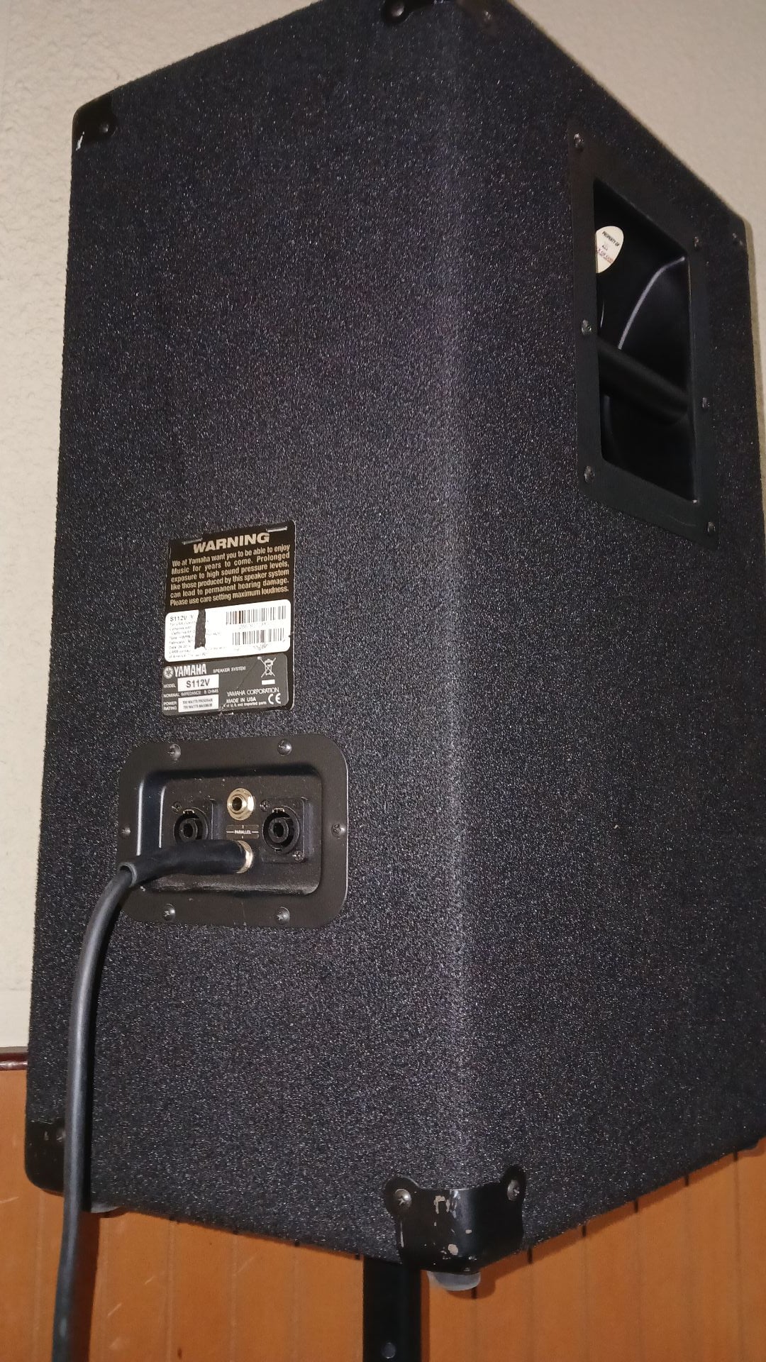 Yamaha S112V Passives speakers and 16 channels Powered Mixer - Image 3