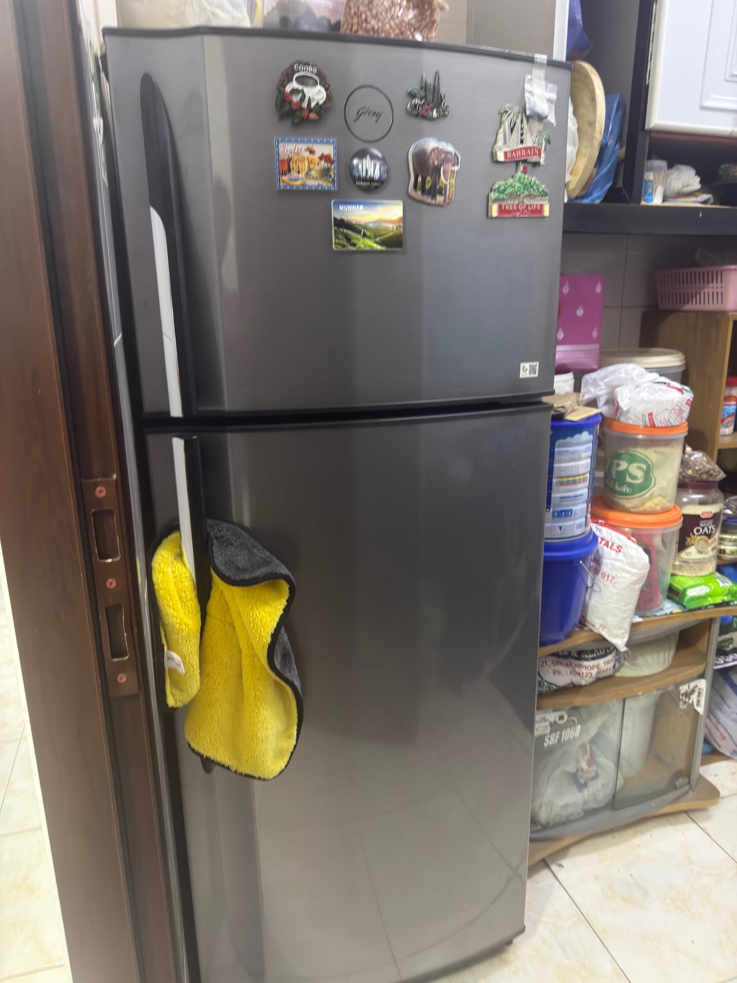 Godrej fridge 250L - Image 1