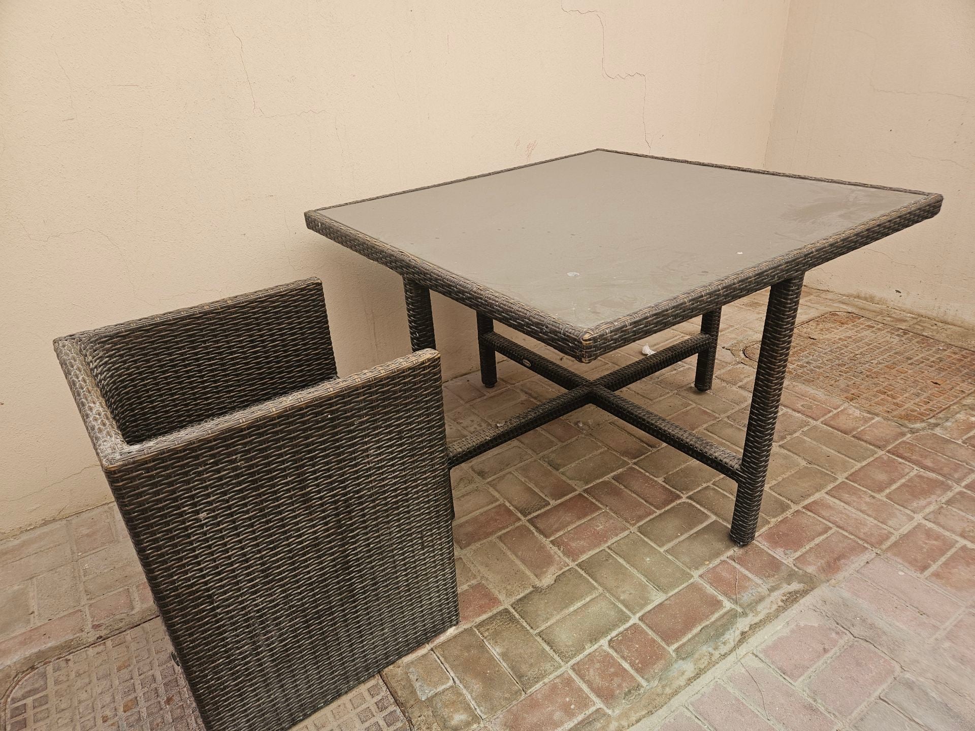 Outdoor Rattan Dining Table with Chair – Excellent Condition 200qr - Image 4