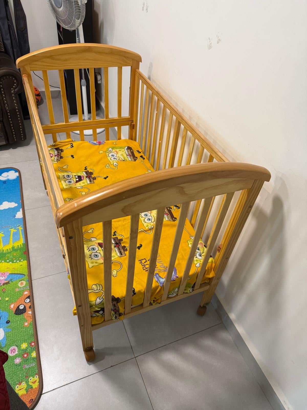 Baby bed with extensions and mattress  - Image 5