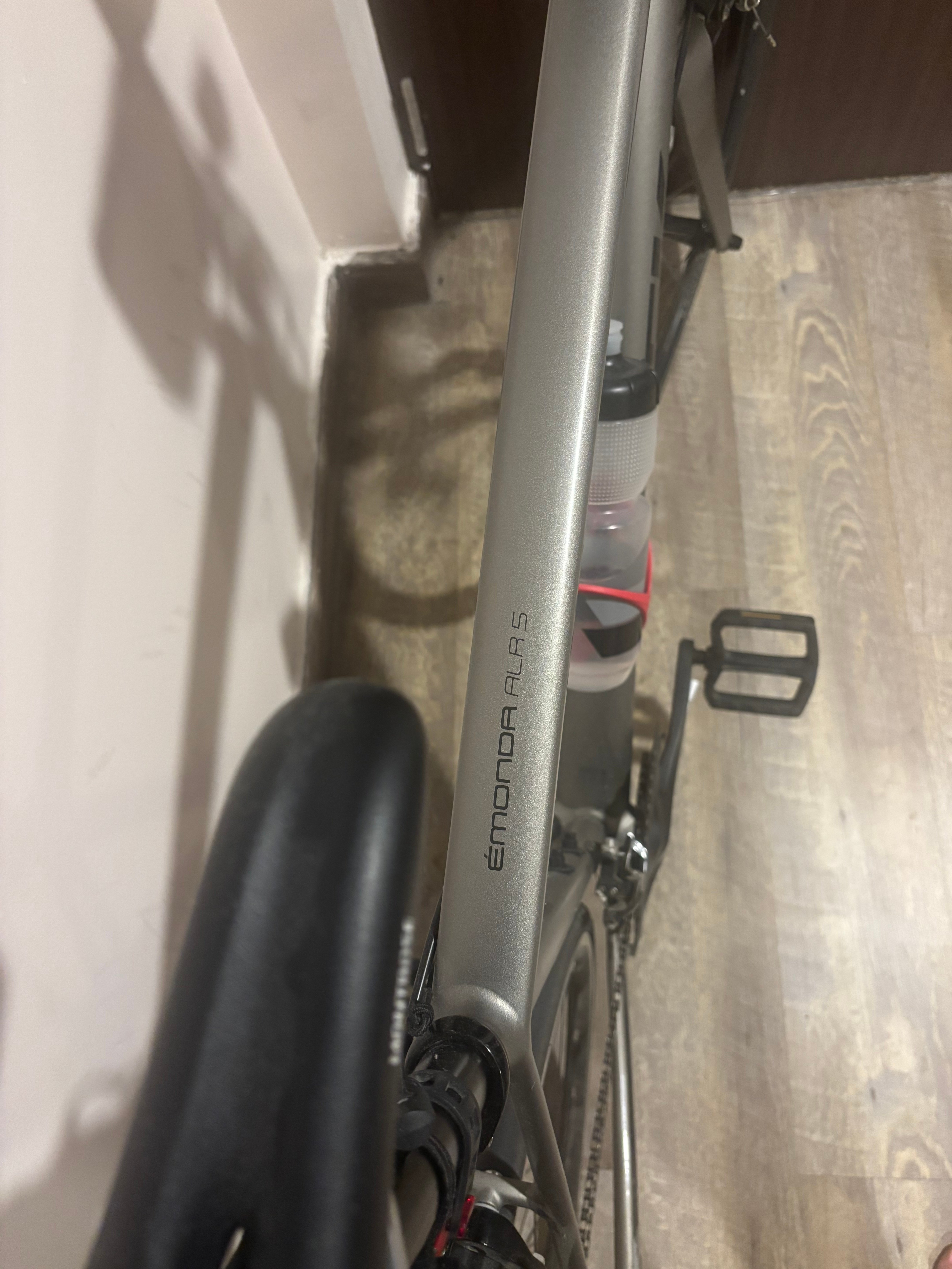 Trek Road bike XL  - Image 3