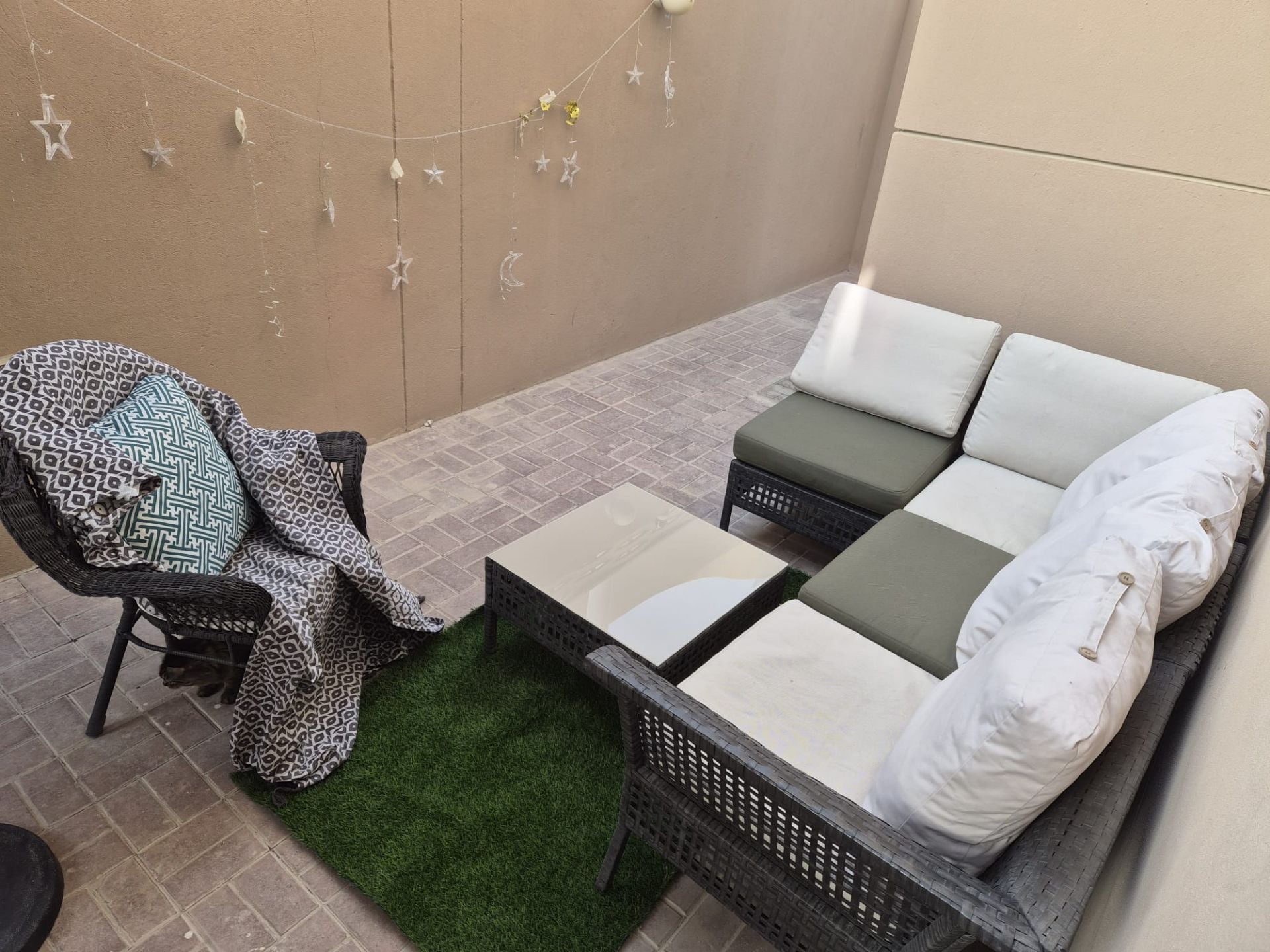 Outdoor rattan sofa set for sale + Table + Ambrella - Image 4