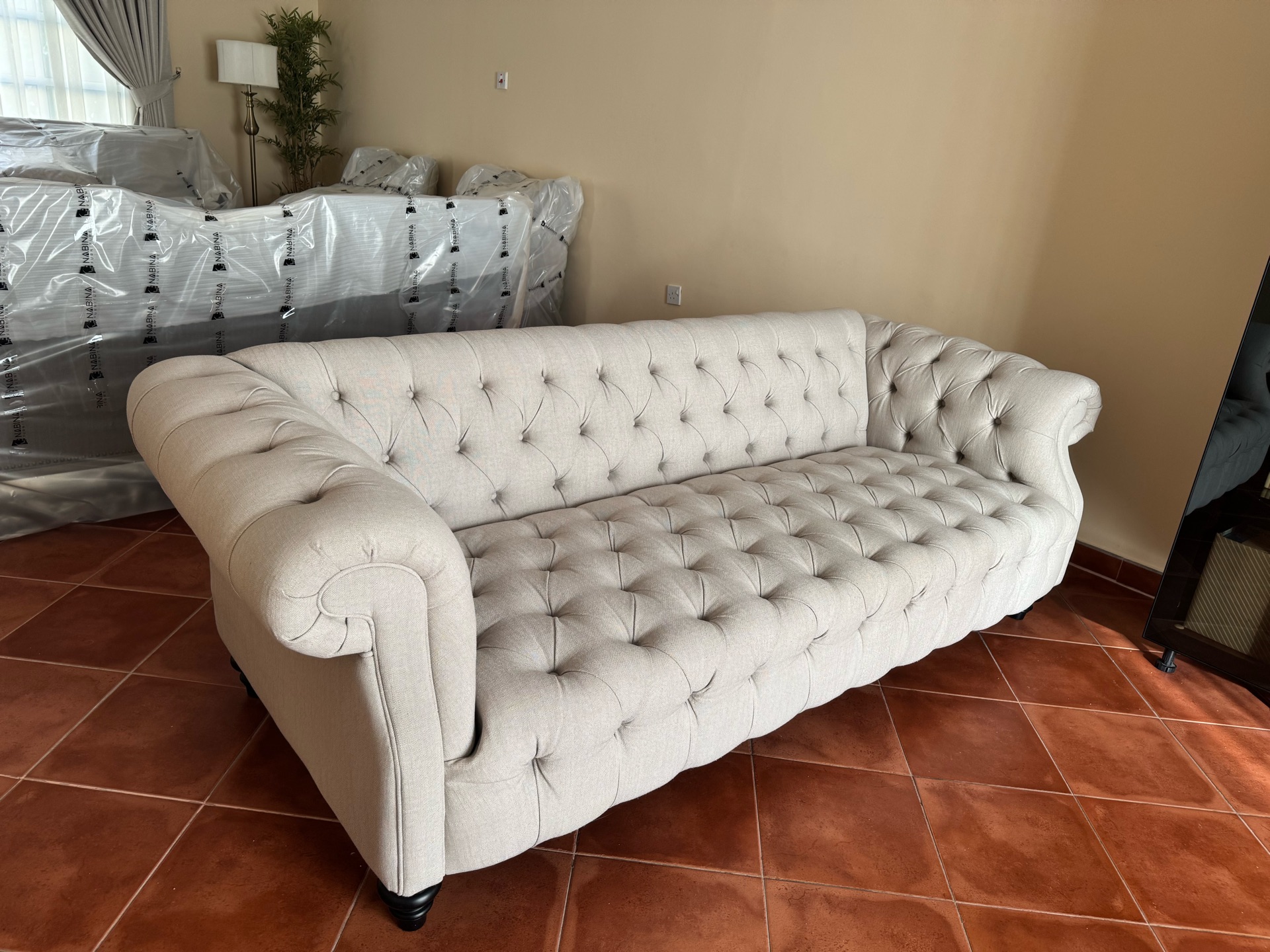 Home center 4 seater sofa  - Image 3