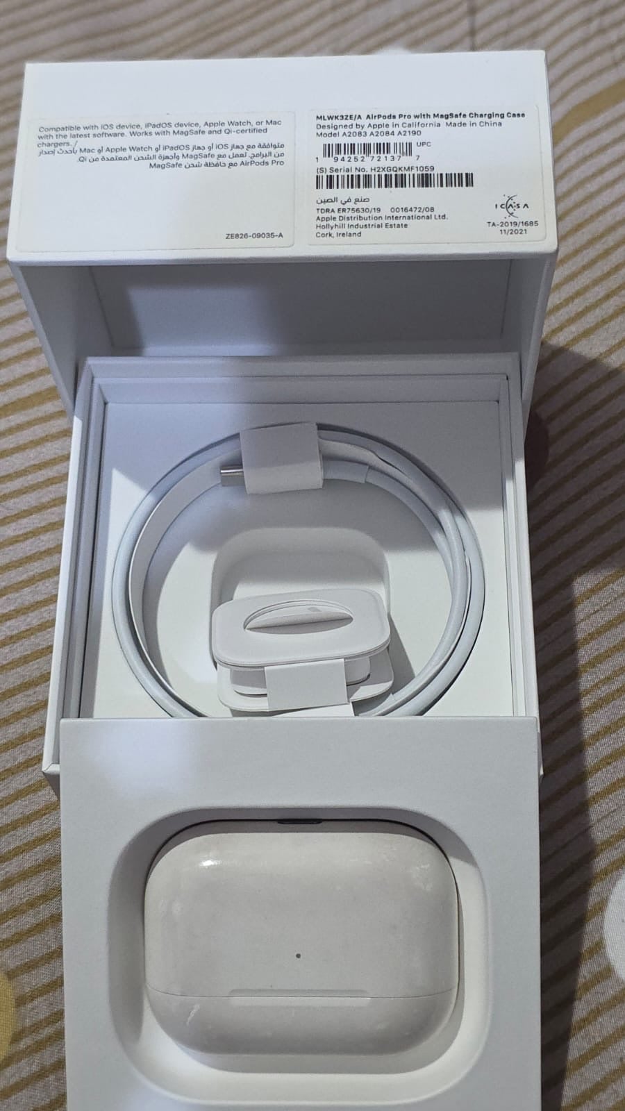 Apple earbuds 3 gen one of them MagSafe - Image 1