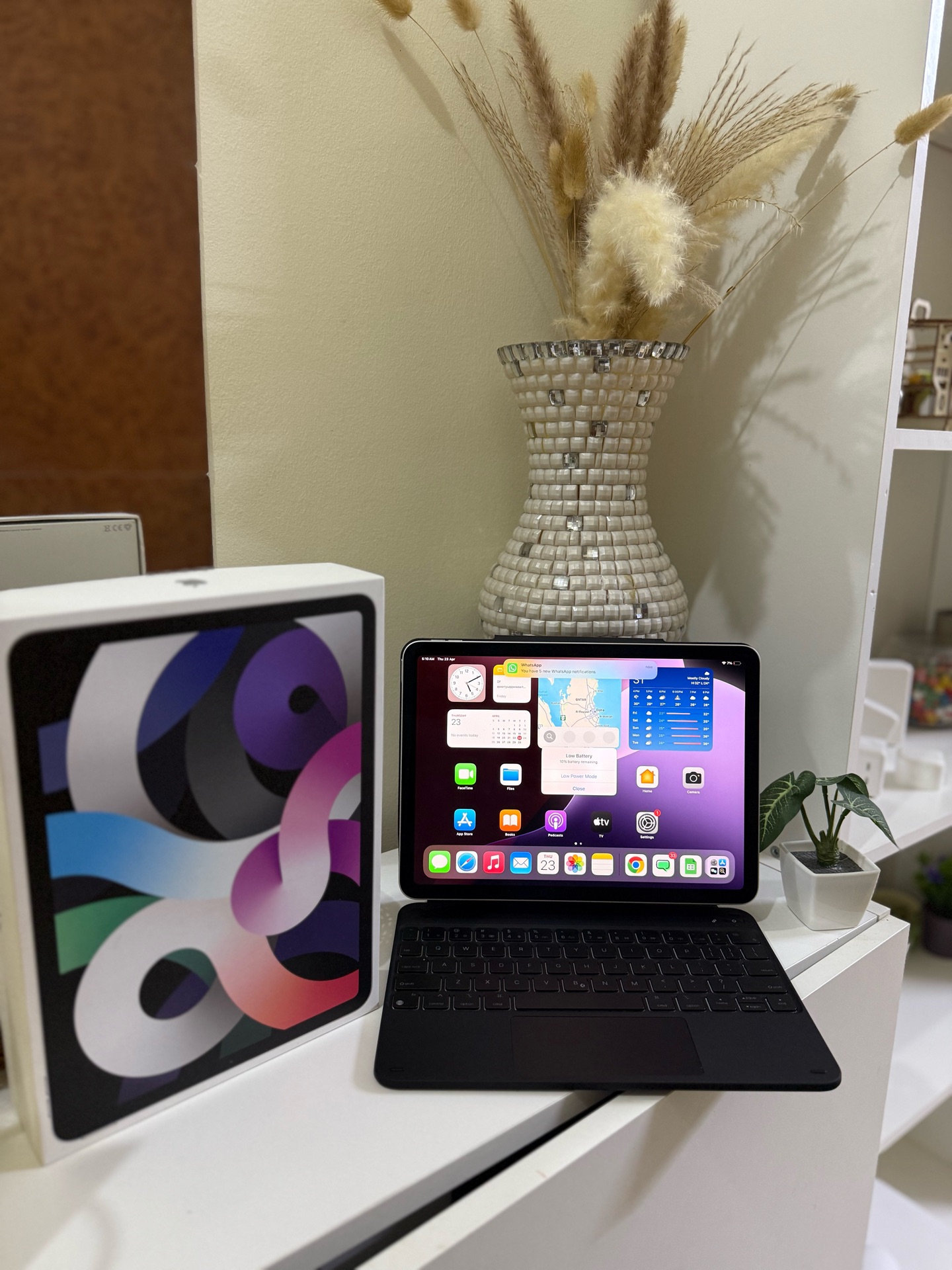 Apple Ipad Air 4th Gen 64 GB And ASR Magic Keyboard - Image 1