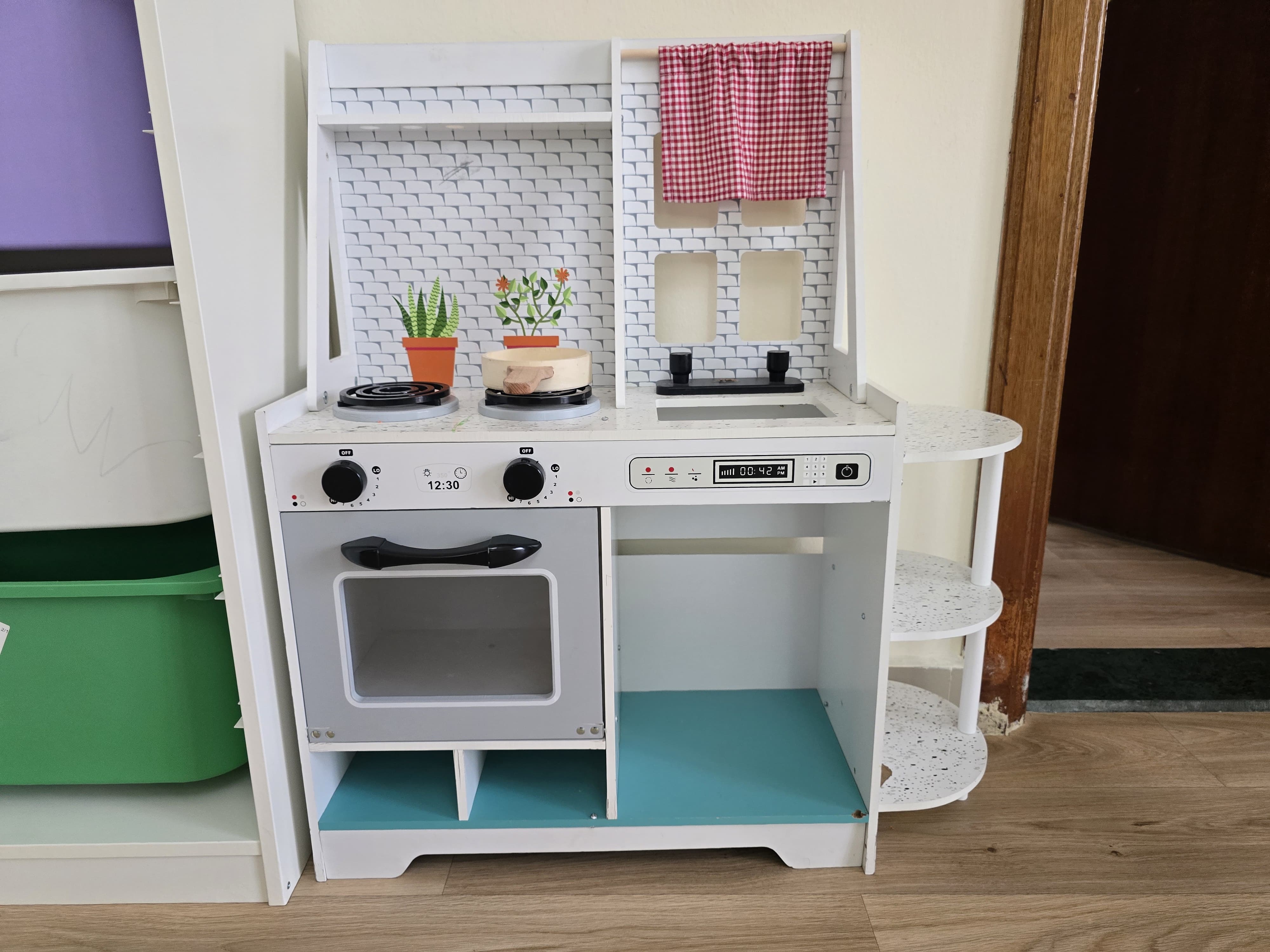 Kids Toy Kitchen  - very good condition  - Image 4