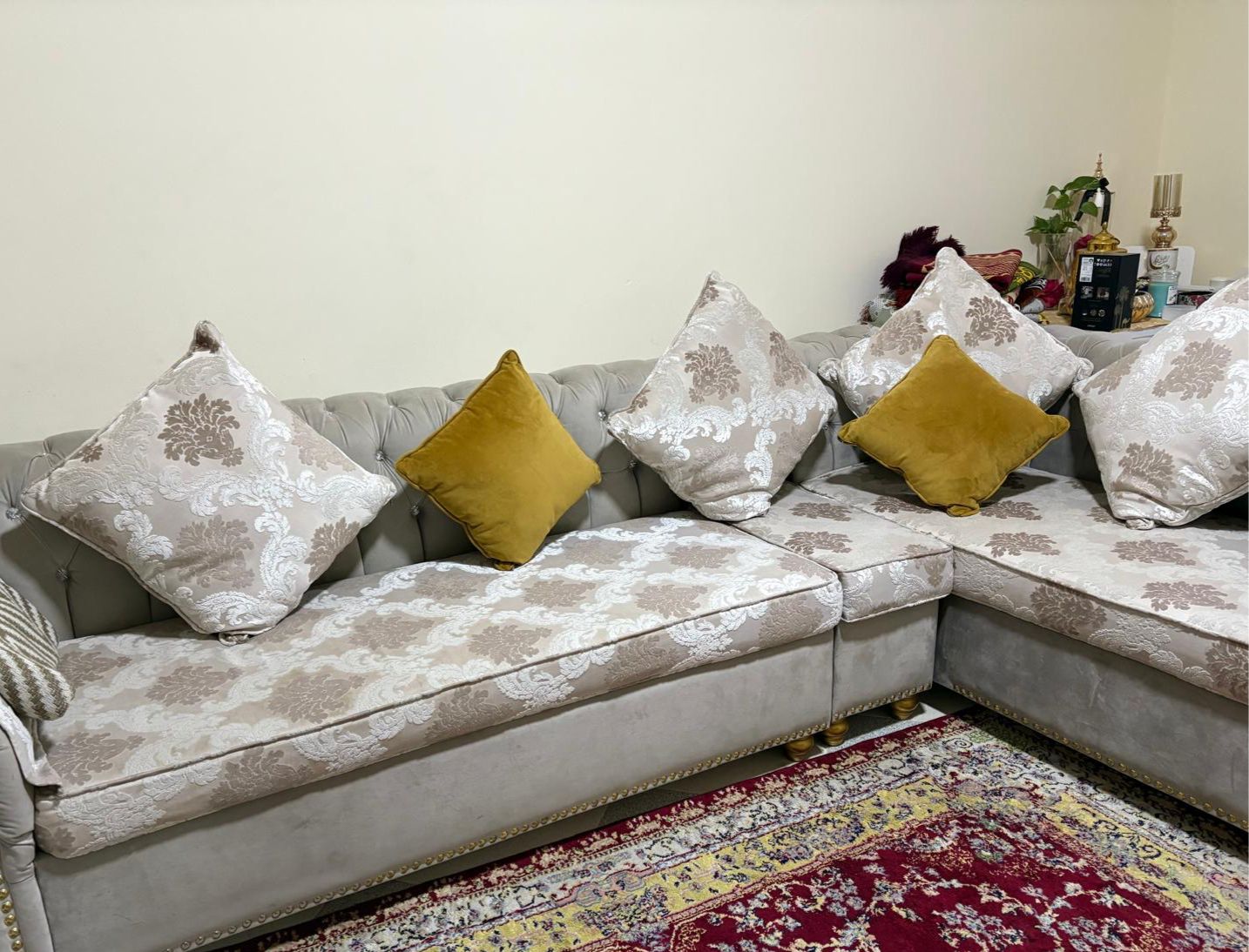 Sofa Set, centre table with carpet - Image 1